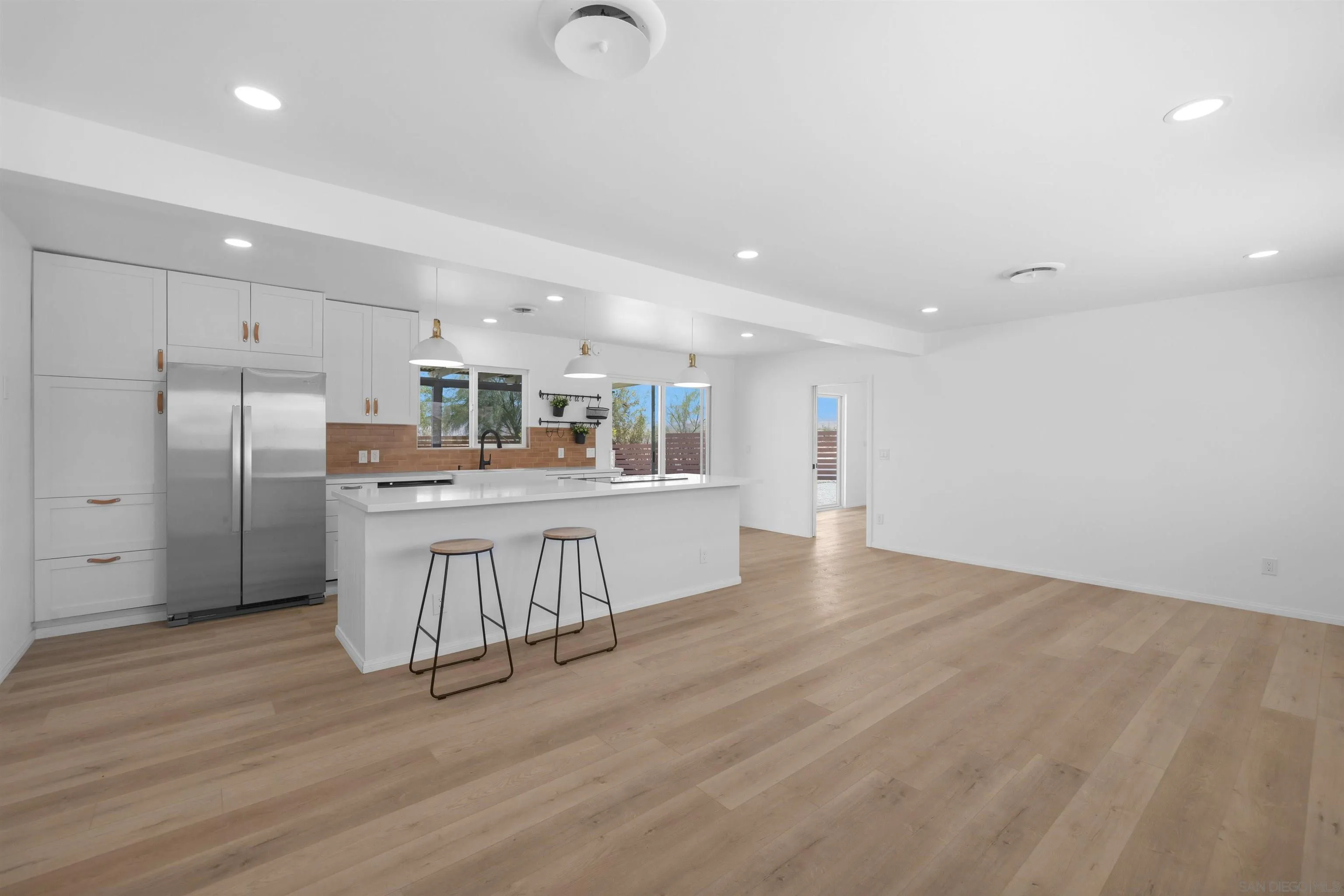 https://cdn.realtyfeed.com/cdn/127/250040123/6c6547f16431cc8a38385f56fb1e669c.webp