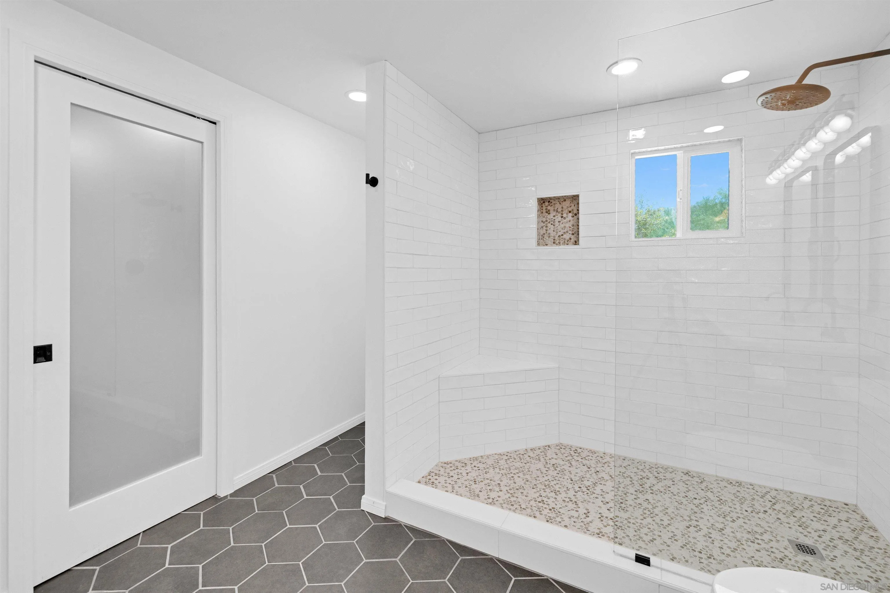 https://cdn.realtyfeed.com/cdn/127/250040123/c62e7f170283e61c282161bb52af39d7.webp