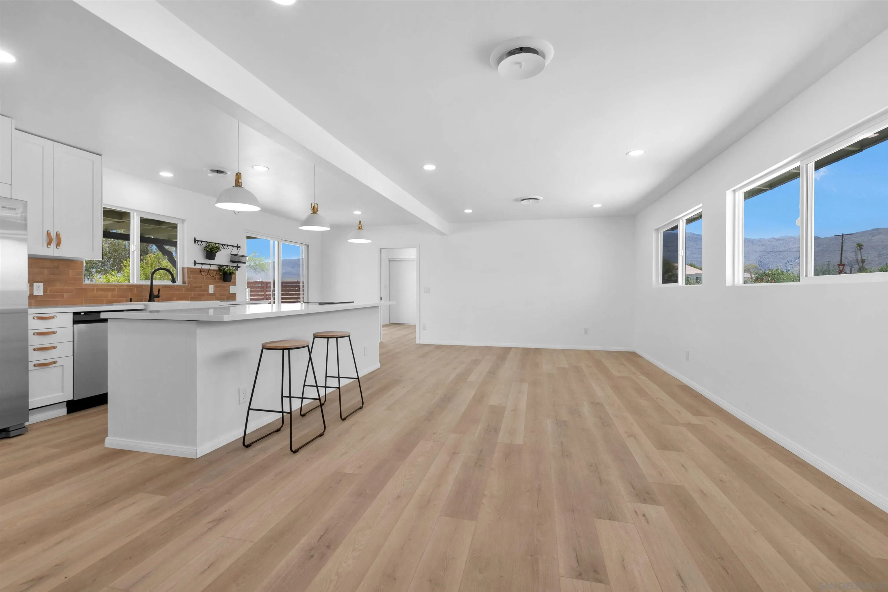 https://cdn.realtyfeed.com/cdn/127/250040123/d0a1420b697afb3b99d738d8081b3b39.webp
