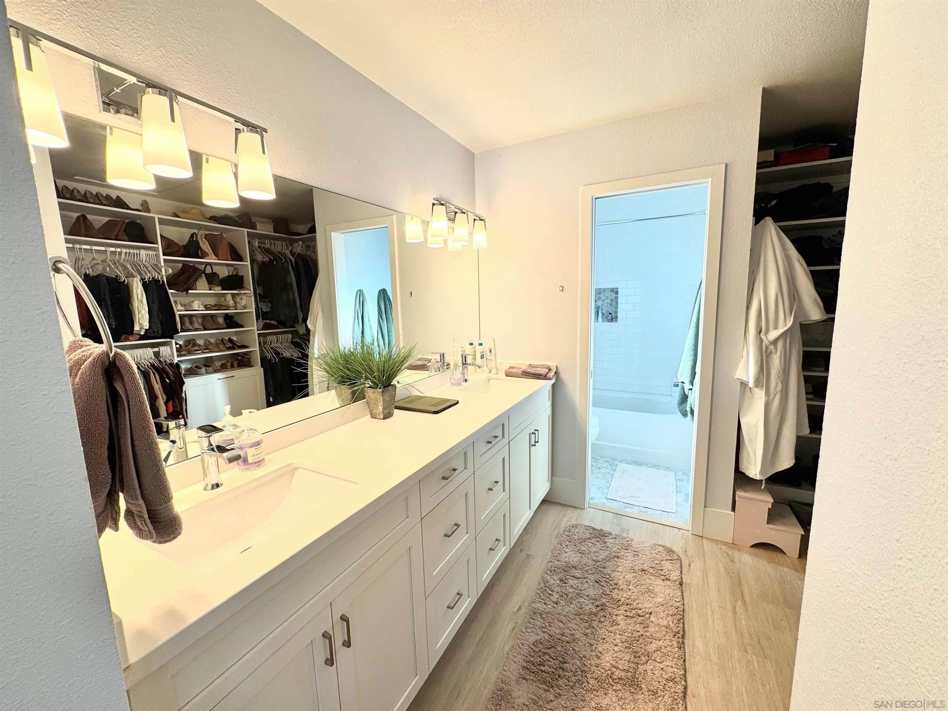 https://cdn.realtyfeed.com/cdn/127/250040134/3faaec313e4487e28ba127bd7b9e4ba8.webp