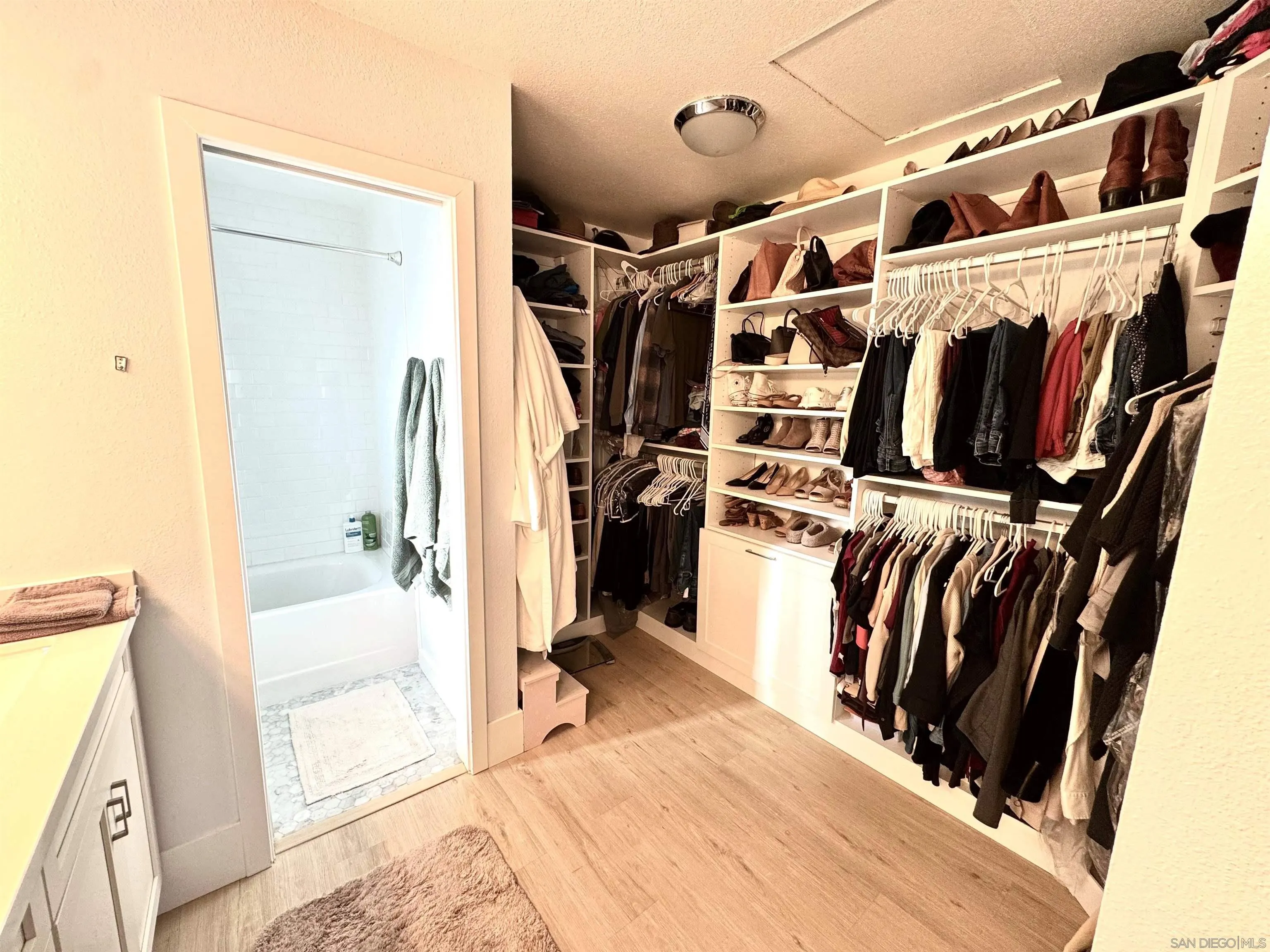 https://cdn.realtyfeed.com/cdn/127/250040134/b3b012252fbb897a791b715cbcb0b7a1.webp