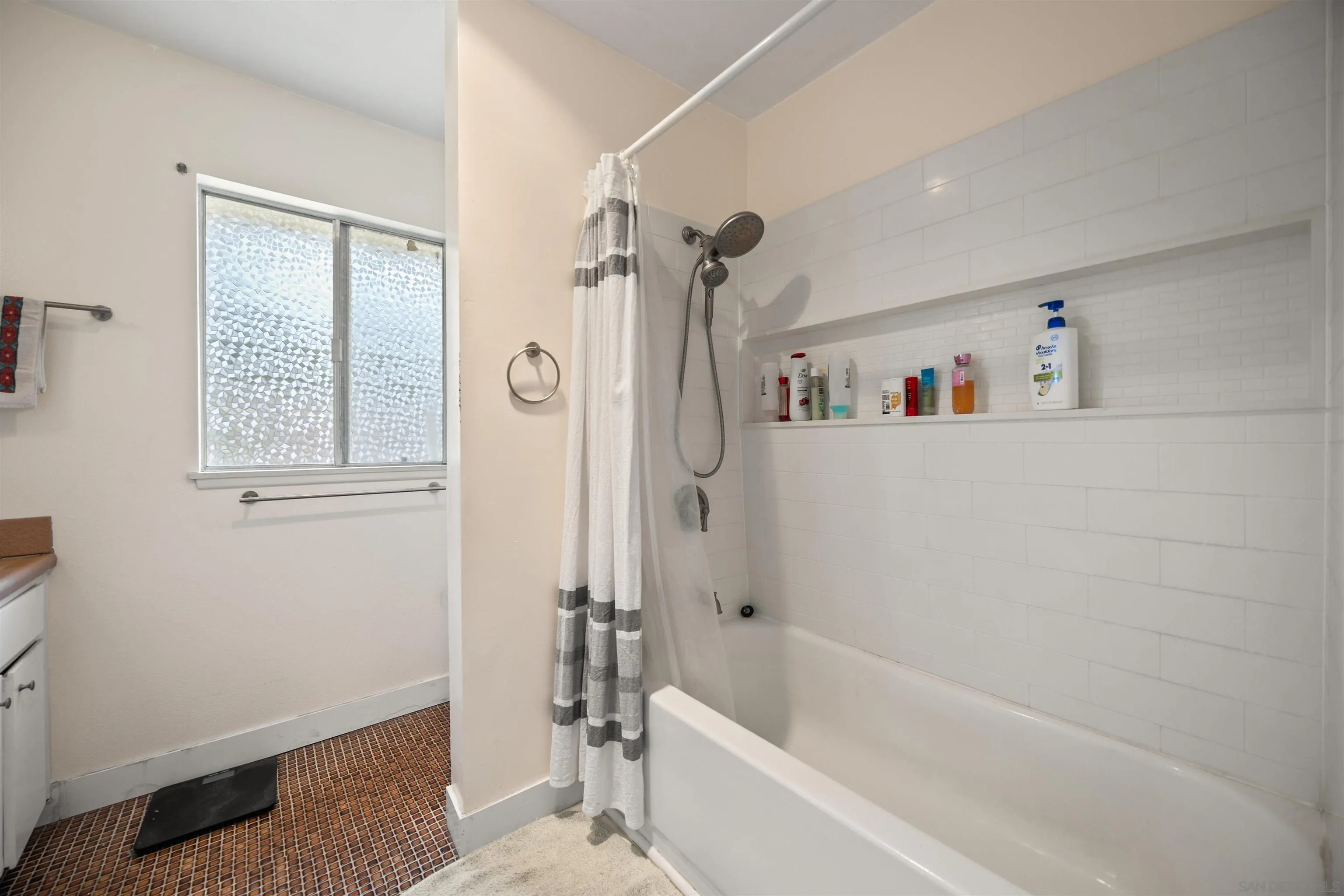 https://cdn.realtyfeed.com/cdn/127/250040140/8e90f5dc87d3b8a18af4784d1594165e.webp