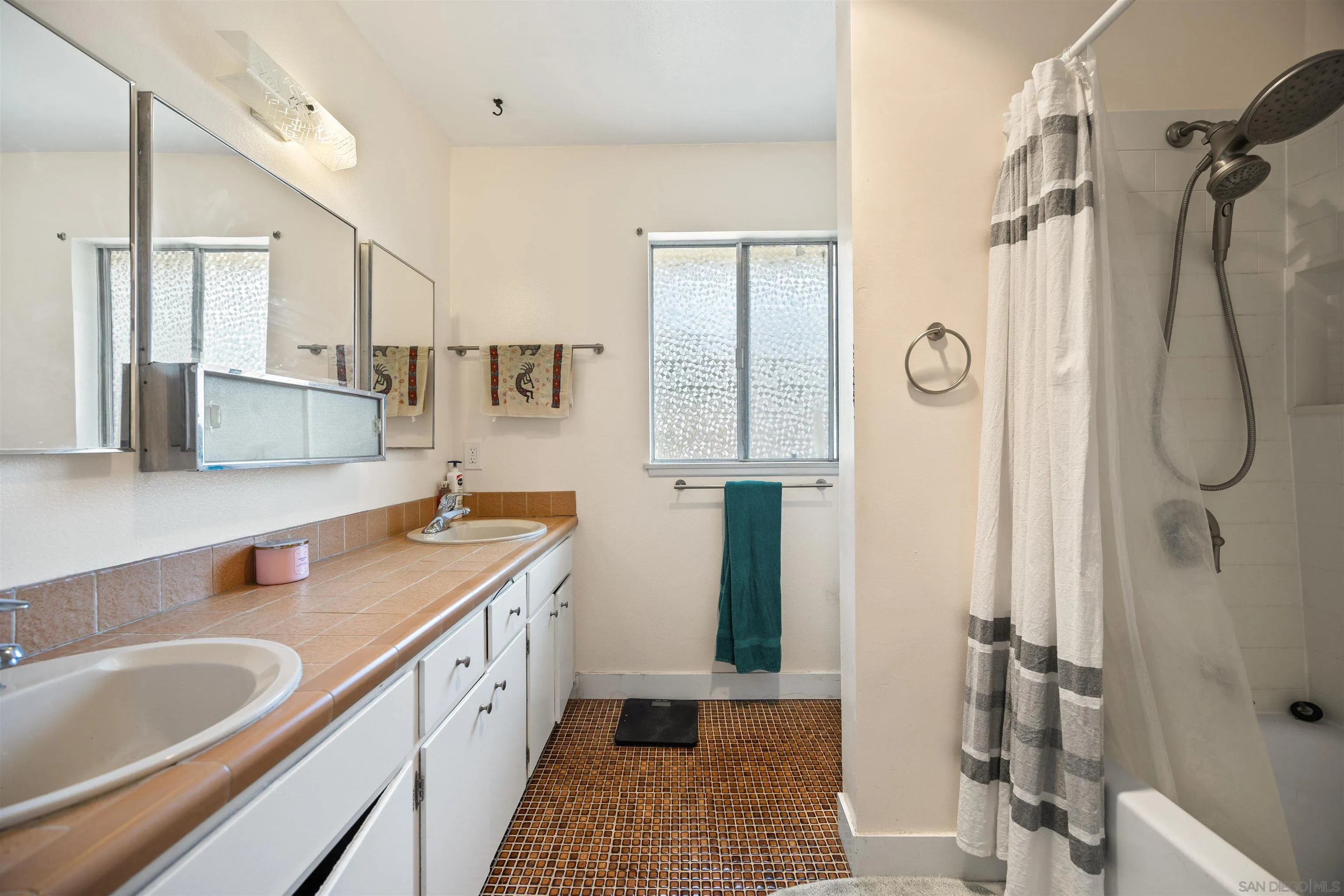 https://cdn.realtyfeed.com/cdn/127/250040140/d226725e06a32b8feccb3767d81f807c.webp