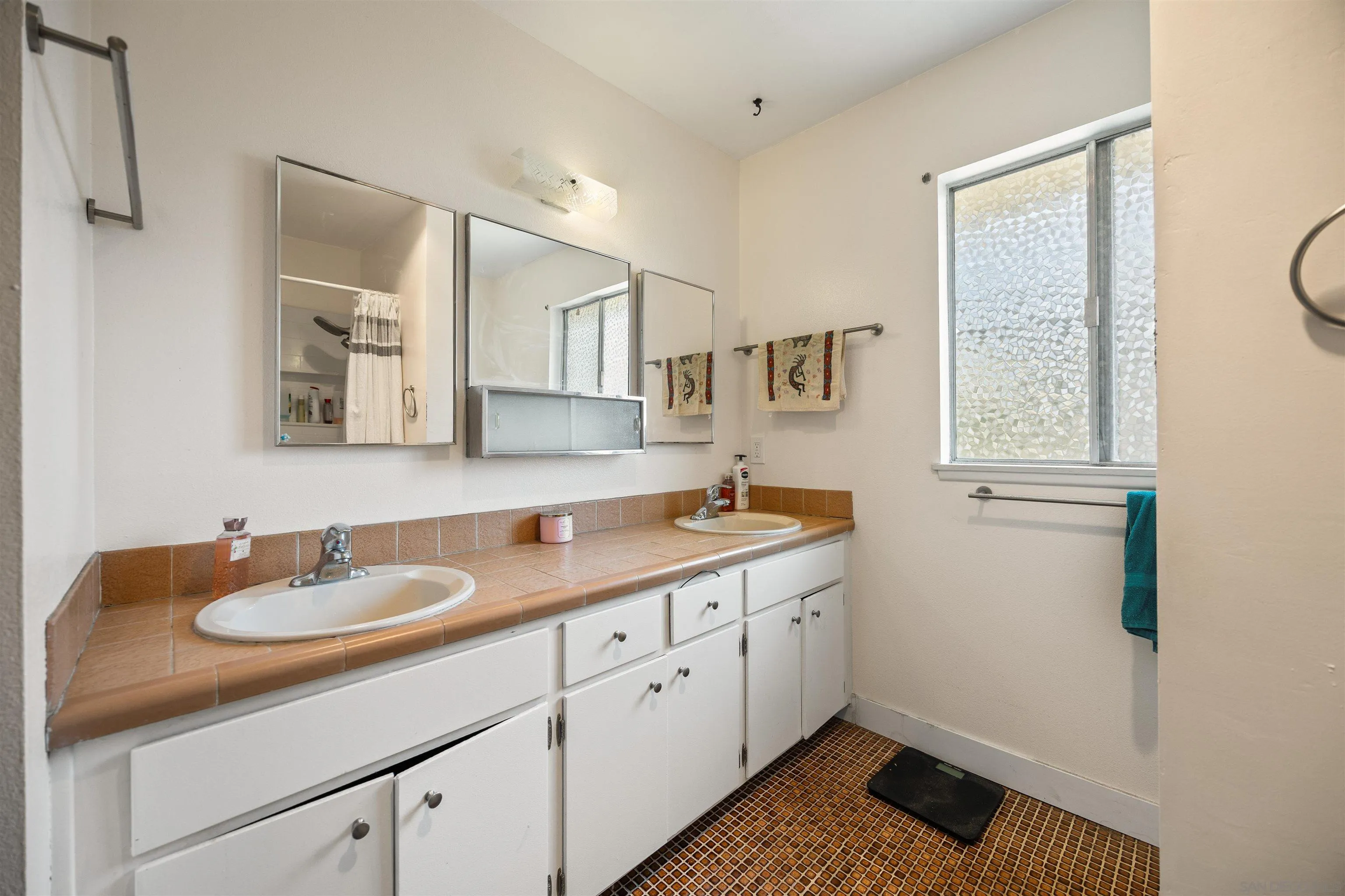 https://cdn.realtyfeed.com/cdn/127/250040140/f4837c9112c4937d4ab2947f3497e728.webp
