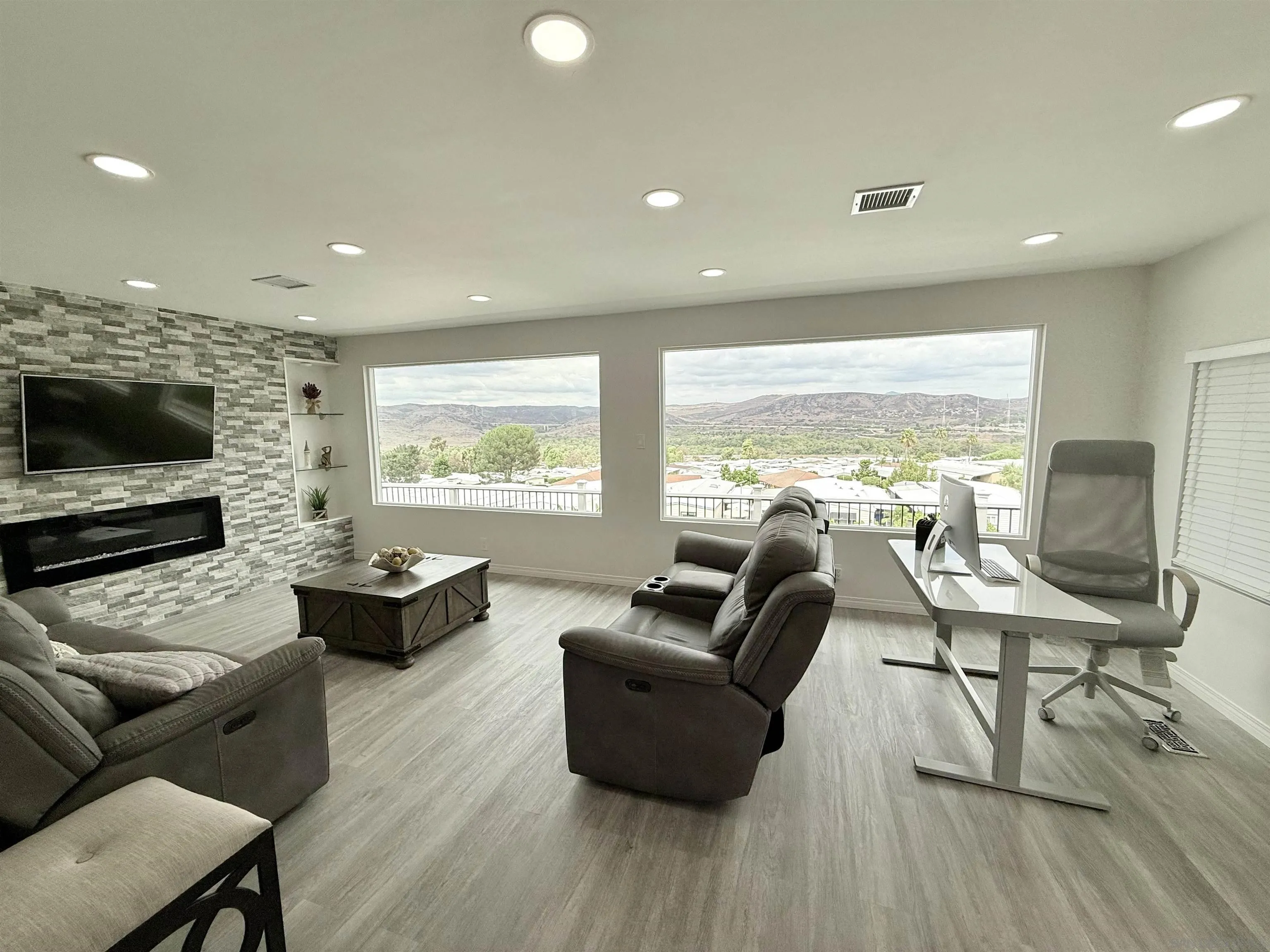https://cdn.realtyfeed.com/cdn/127/250040141/2e99afa4037ed6803f0b4e389c0c3045.webp