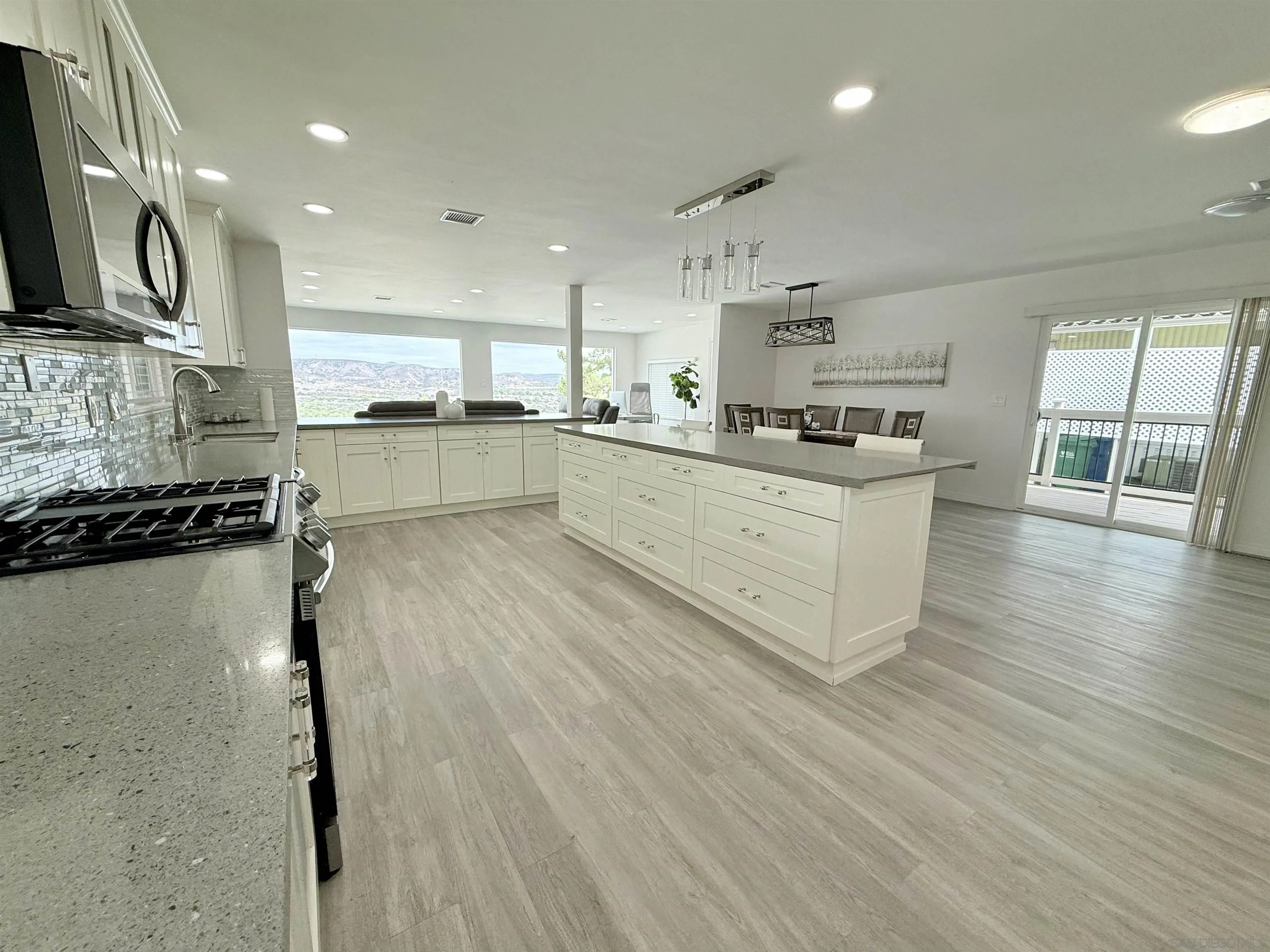 https://cdn.realtyfeed.com/cdn/127/250040141/4a0e15d0564ae6ef73fcc76fc68ef2d4.webp