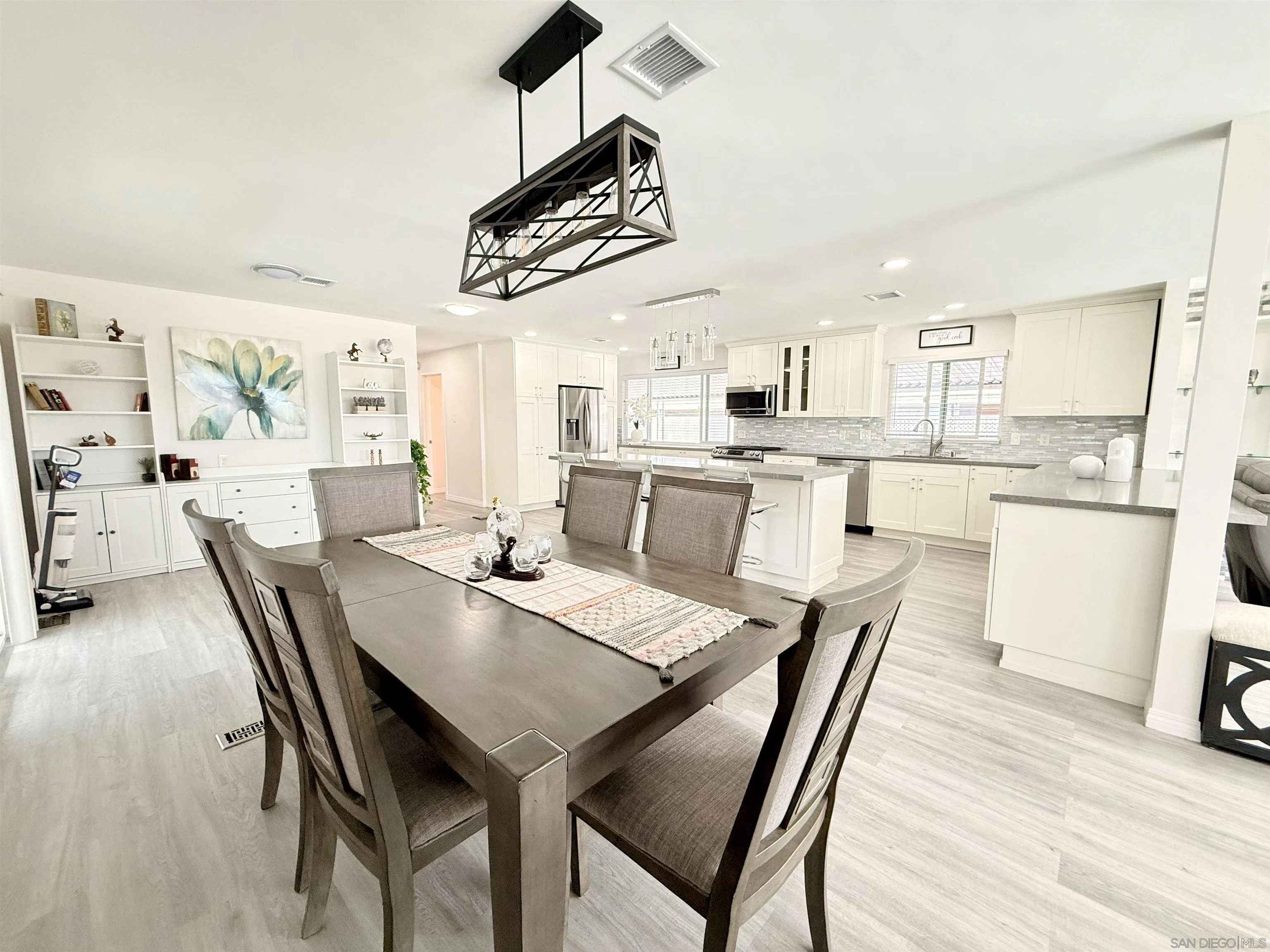 https://cdn.realtyfeed.com/cdn/127/250040141/6fcf38129e000b6b84e56a484ce558e7.webp