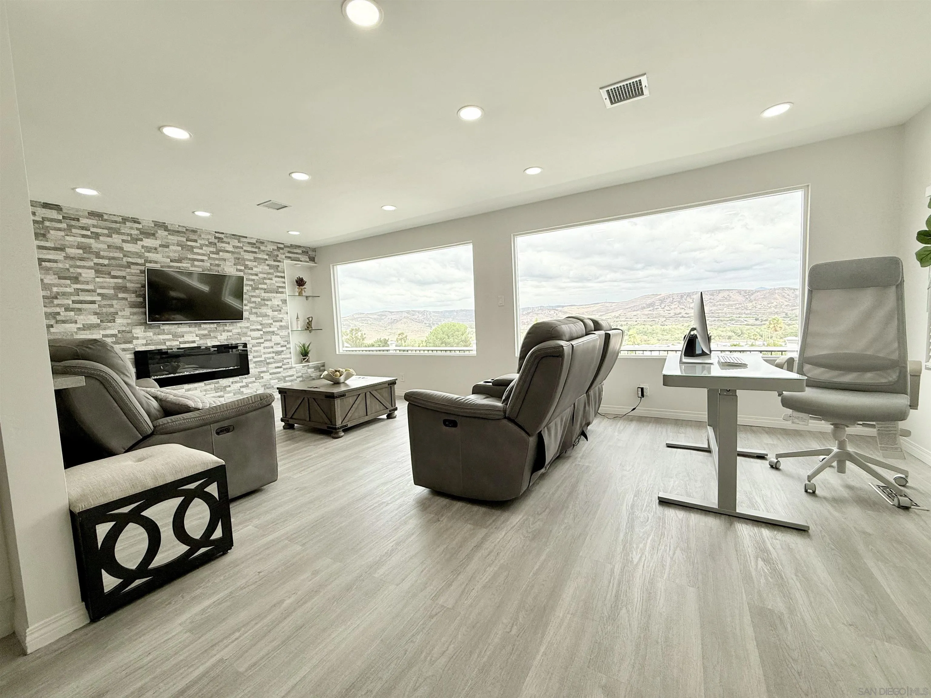 https://cdn.realtyfeed.com/cdn/127/250040141/c18248d4fc3e82782b1f85ccc5708281.webp