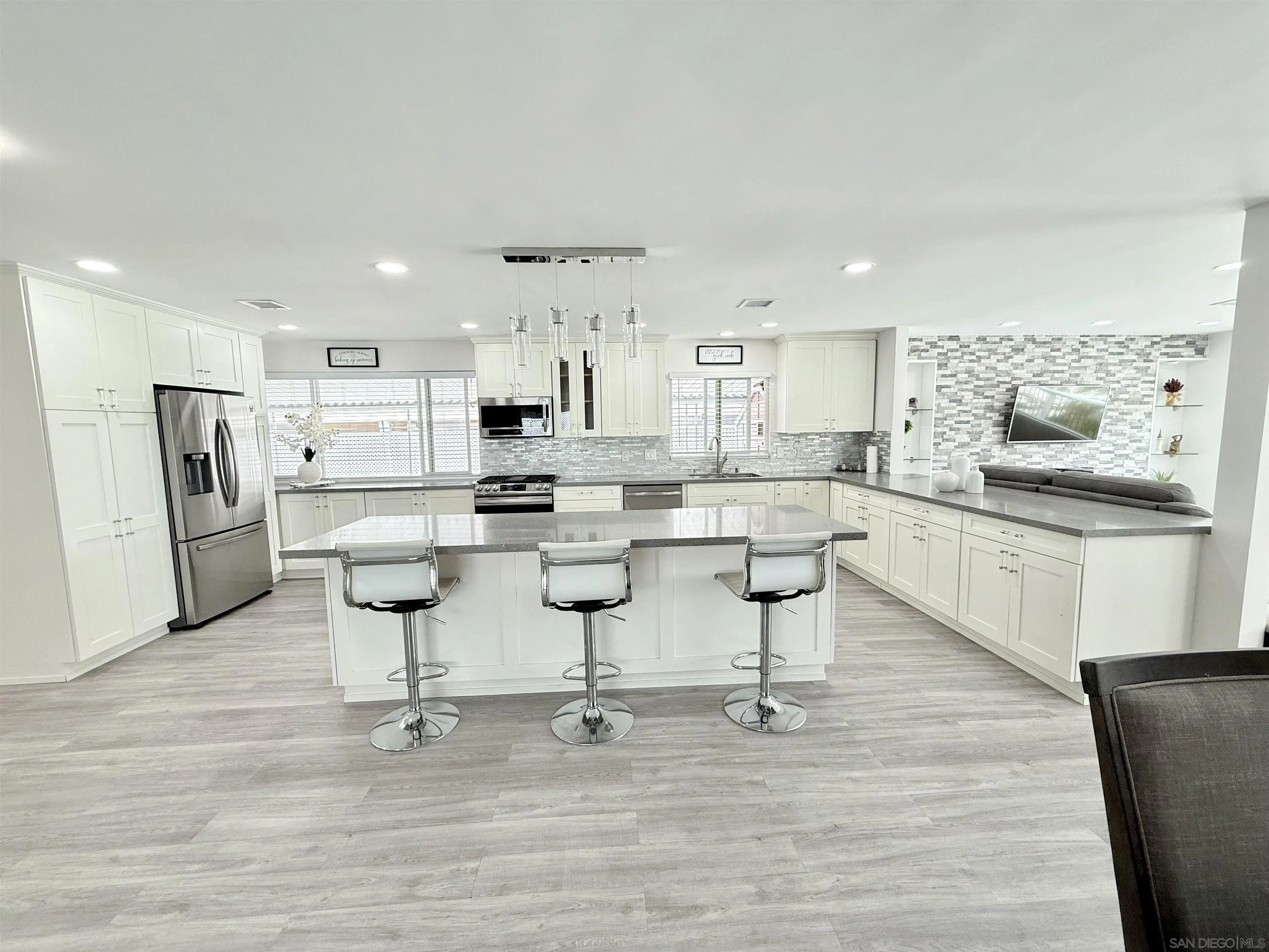 https://cdn.realtyfeed.com/cdn/127/250040141/e1c6f7e451efa7f598b7edf730e9ea48.webp
