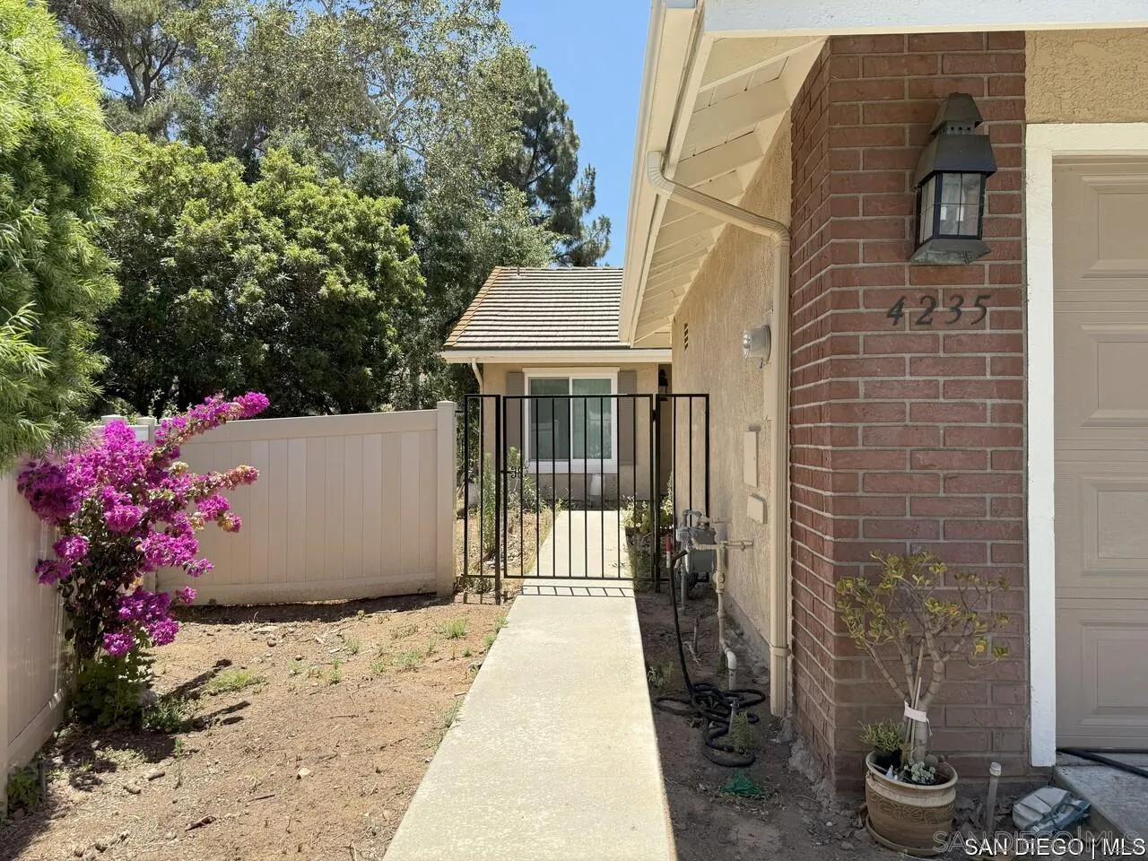 https://cdn.realtyfeed.com/cdn/127/250040150/c2a1cd4e217b4fcf692668664e582fc0.webp