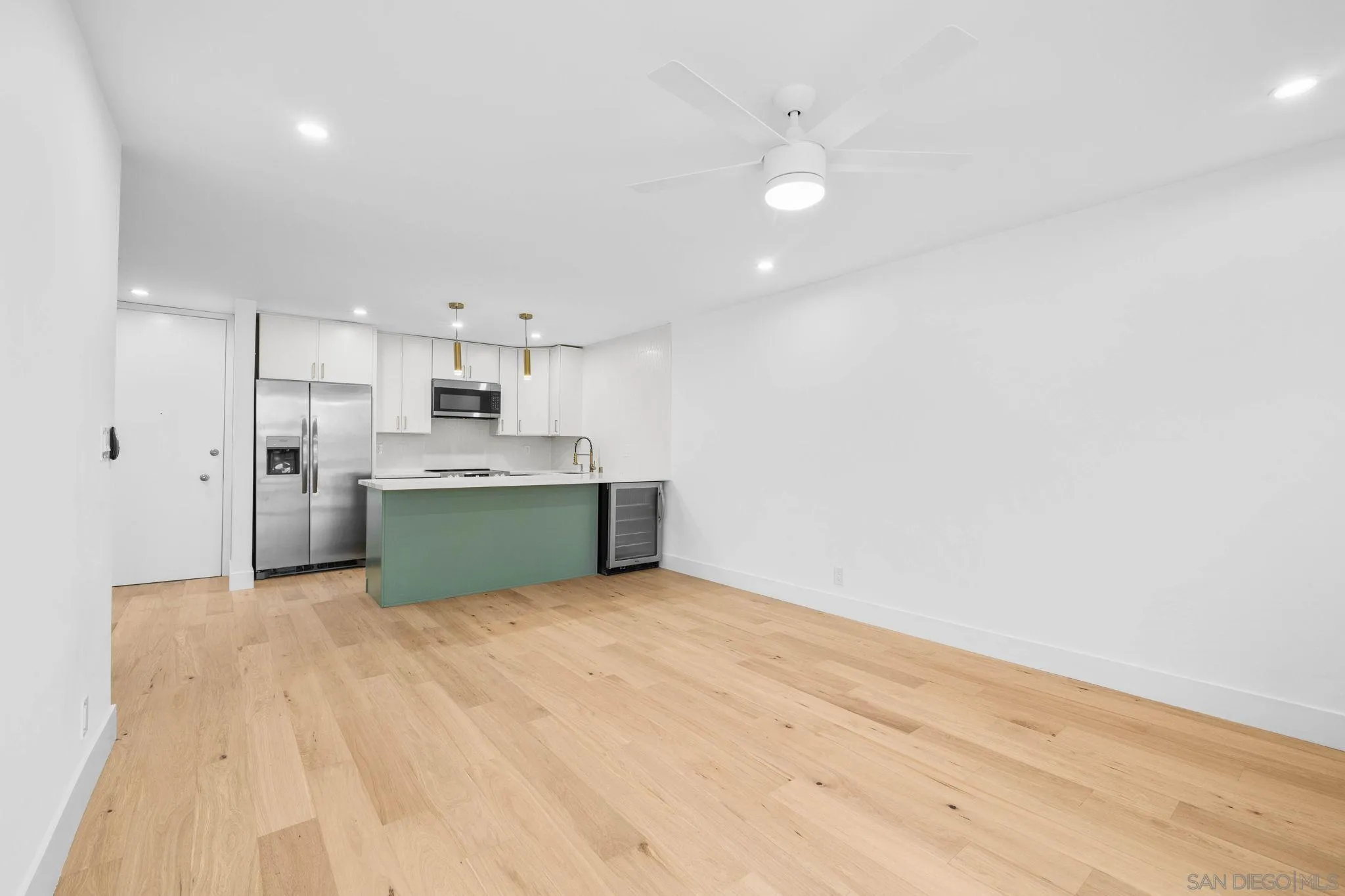https://cdn.realtyfeed.com/cdn/127/250040163/458d6d7937257e280db761a9043cce6c.webp