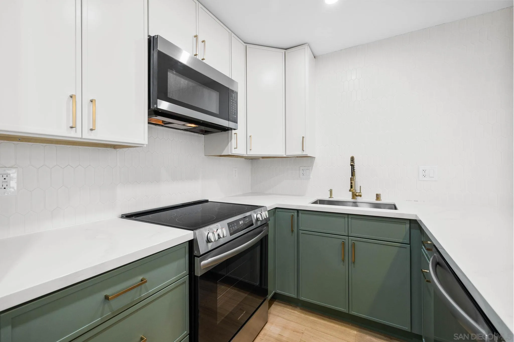 https://cdn.realtyfeed.com/cdn/127/250040163/4d8a43b48d599d212cd06293592f10eb.webp