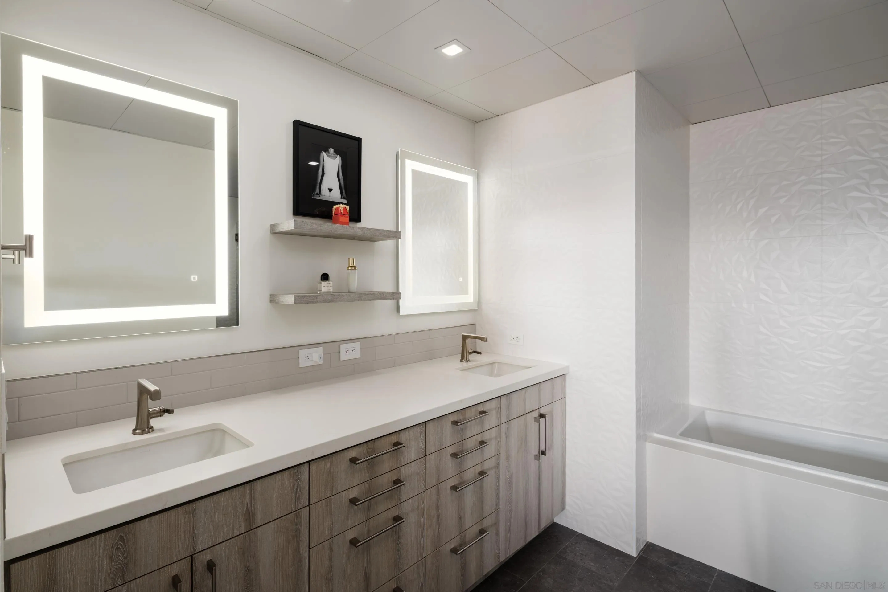 https://cdn.realtyfeed.com/cdn/127/250040164/8ab5d3319dd9e855c78ef1876ba6c39b.webp