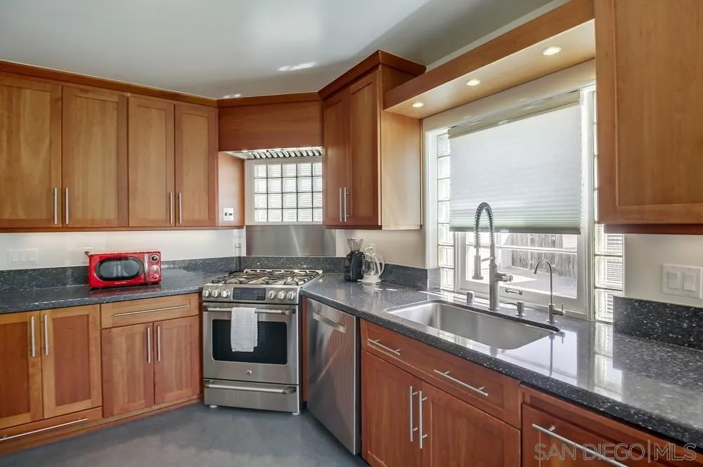 https://cdn.realtyfeed.com/cdn/127/250040177/43e69aa1e72d9b64cf89ab95bc98afbb.webp