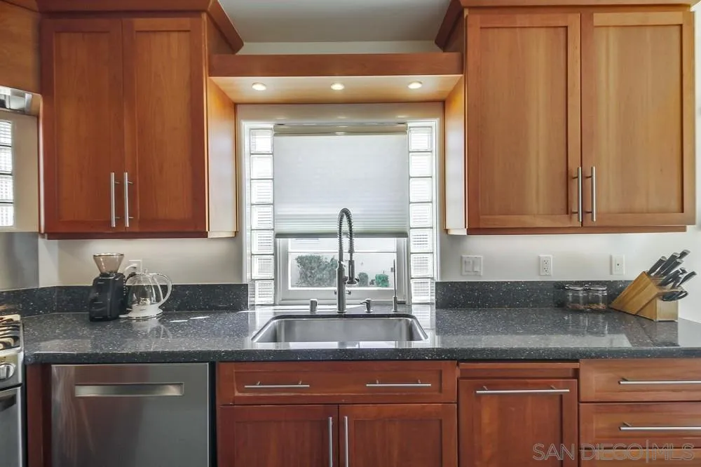 https://cdn.realtyfeed.com/cdn/127/250040177/8dc48fa707a22ee312e86c53389c6ed4.webp