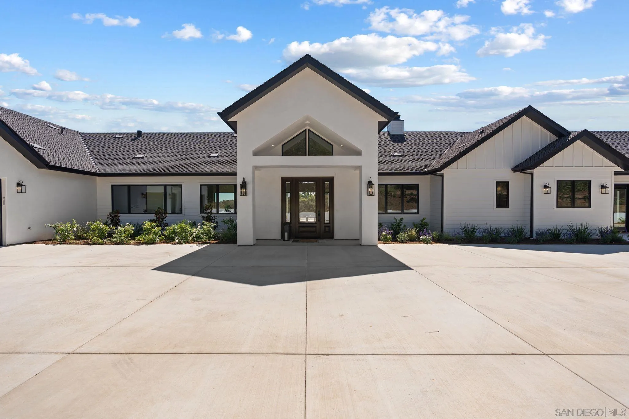 https://cdn.realtyfeed.com/cdn/127/250040178/6b18982602f1669ab9601d4a5f77ba27.webp
