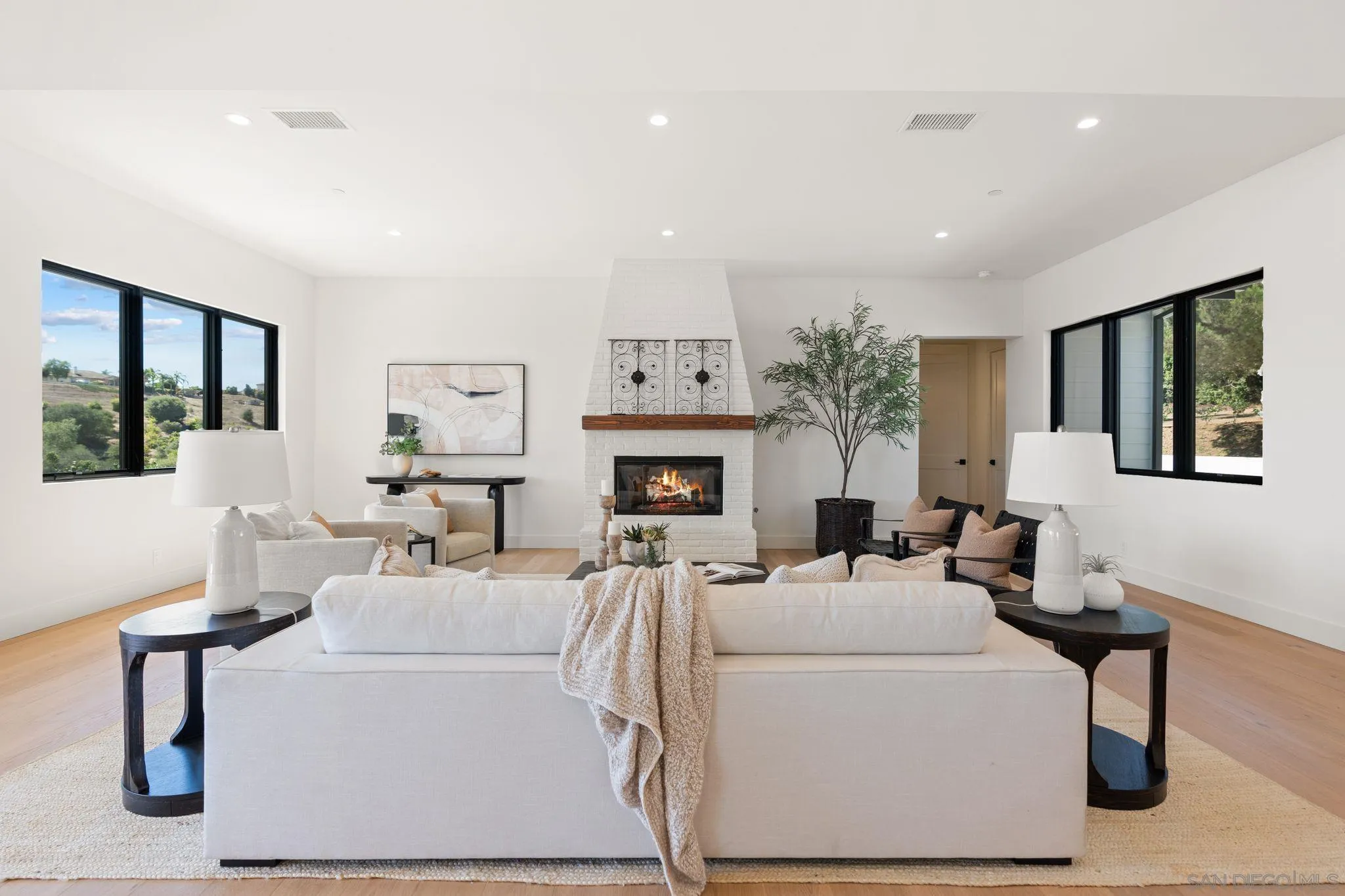 https://cdn.realtyfeed.com/cdn/127/250040178/a6b80bc2f50d2f8024de11b56806ddc3.webp