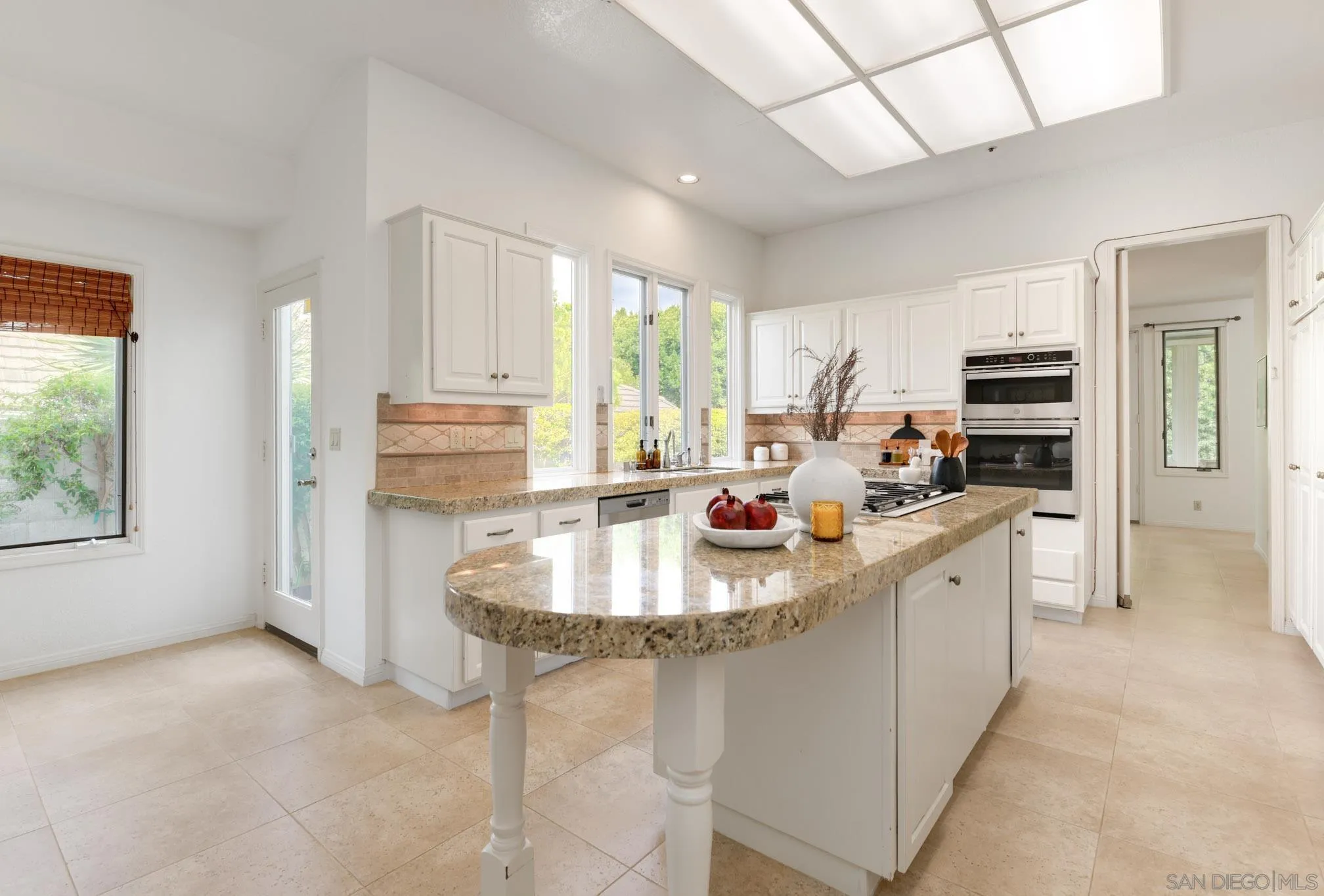 https://cdn.realtyfeed.com/cdn/127/250040179/a84ee58623bf1a2cefd68007d1f665e2.webp