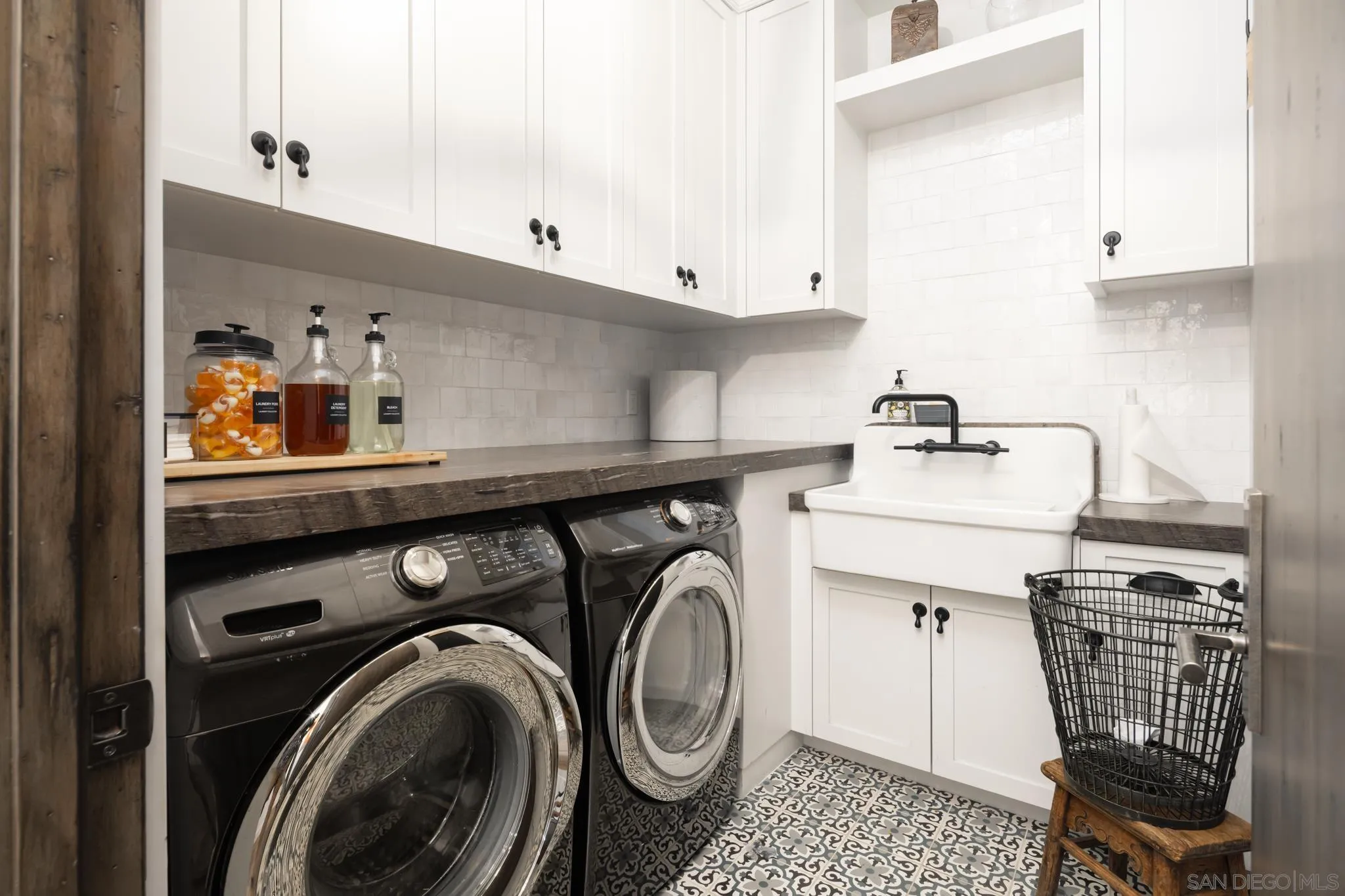 https://cdn.realtyfeed.com/cdn/127/250040180/98d70a7a3a2641e70ec25ea0f20315b3.webp