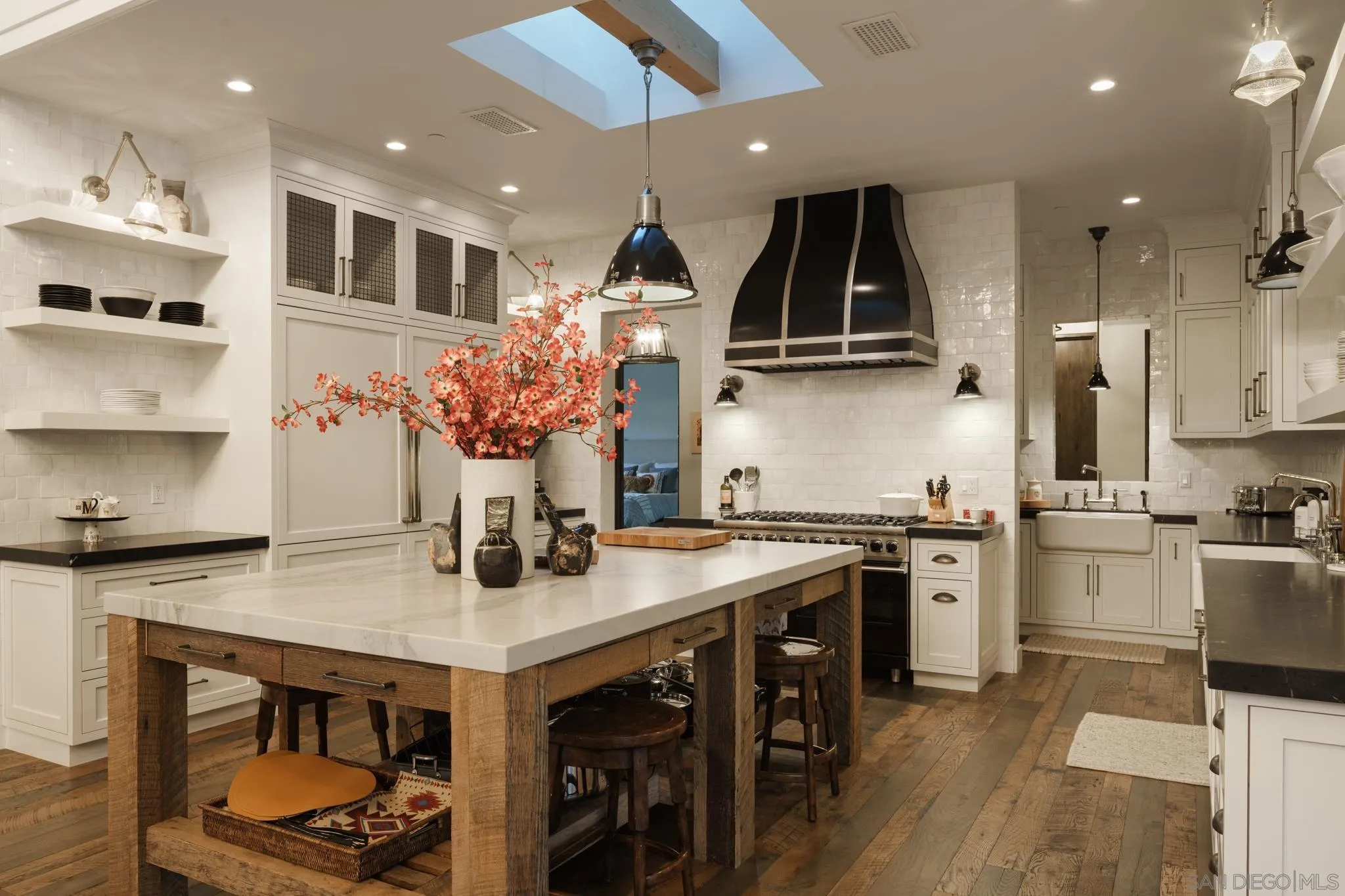 https://cdn.realtyfeed.com/cdn/127/250040180/bc1df0f848d330c42007546daf74b9a4.webp