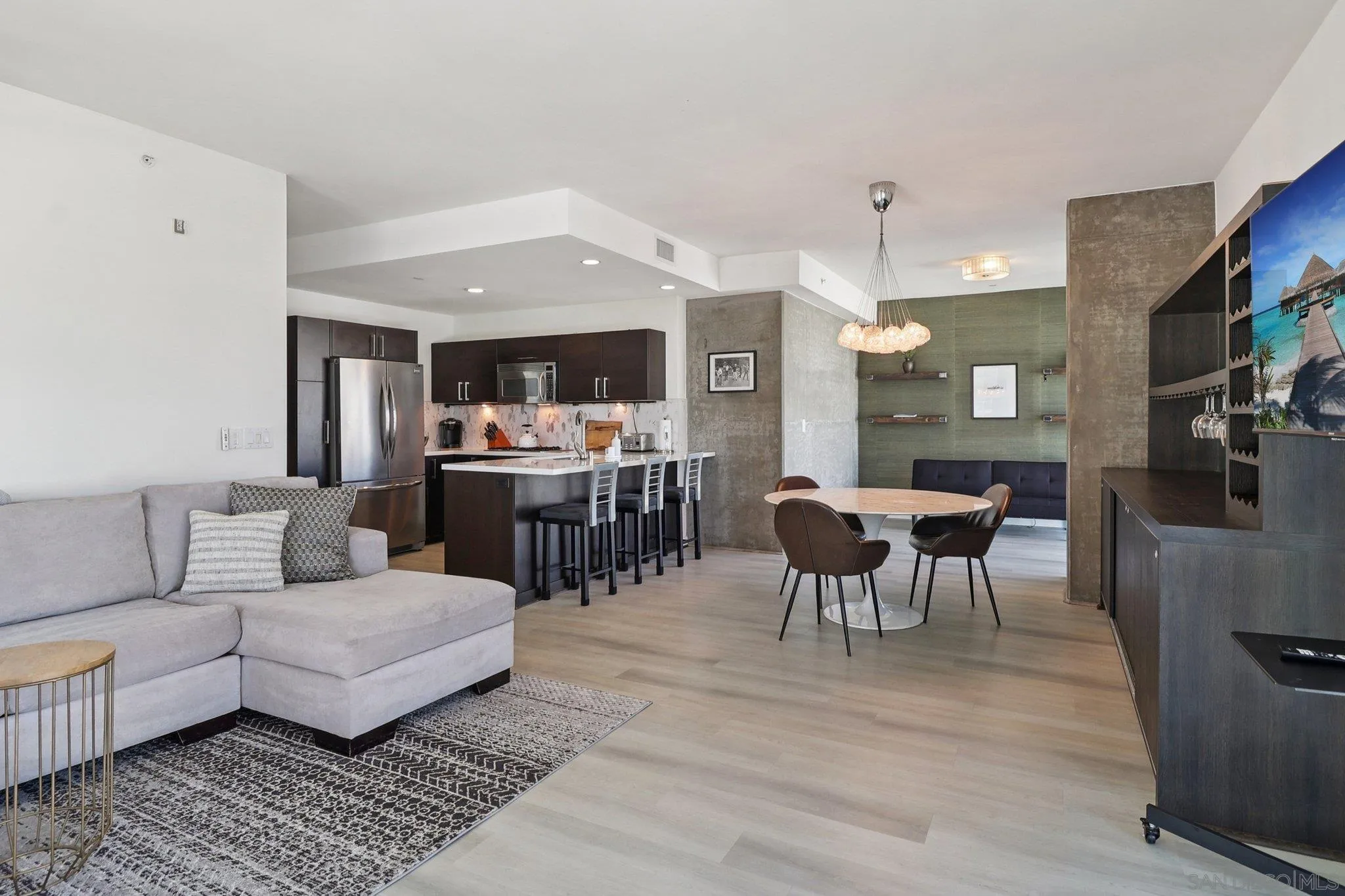 https://cdn.realtyfeed.com/cdn/127/250040185/b267f7bc8bb4b637c577a5d07b43c1c2.webp