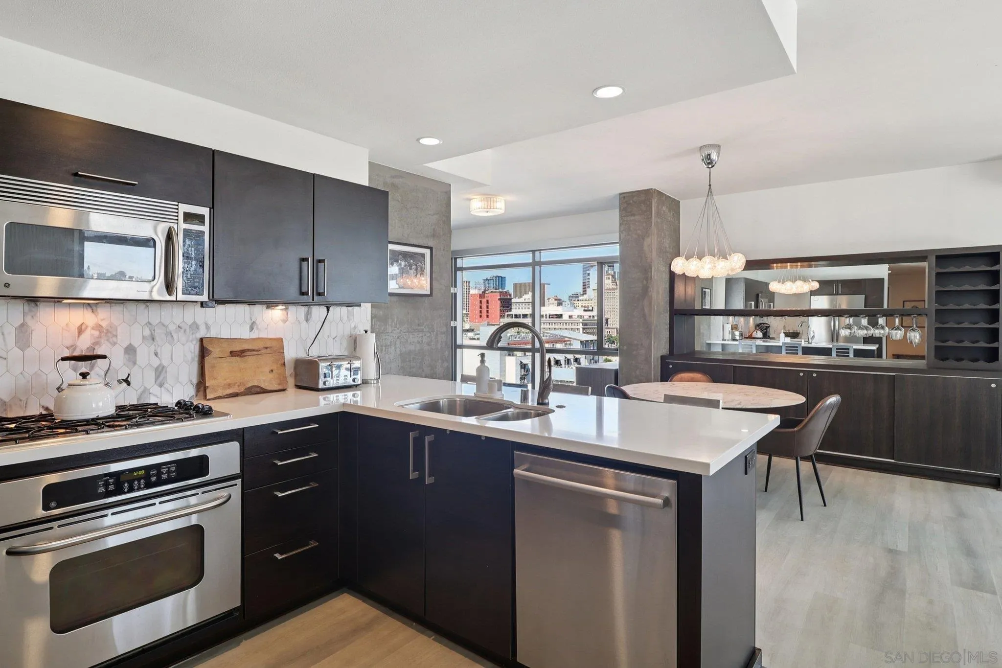 https://cdn.realtyfeed.com/cdn/127/250040185/fa8f2c354e0919decad51af3d0f94d34.webp