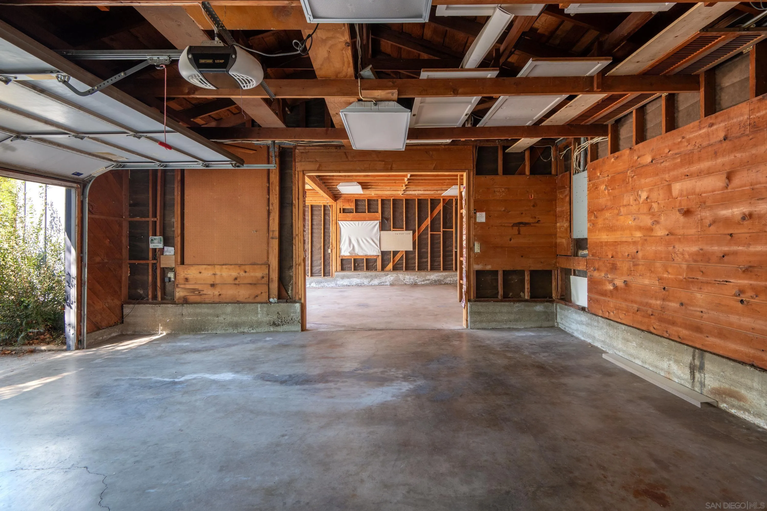 https://cdn.realtyfeed.com/cdn/127/250040198/241f97ec4afebbcb6dc792d6f9e2b5ff.webp