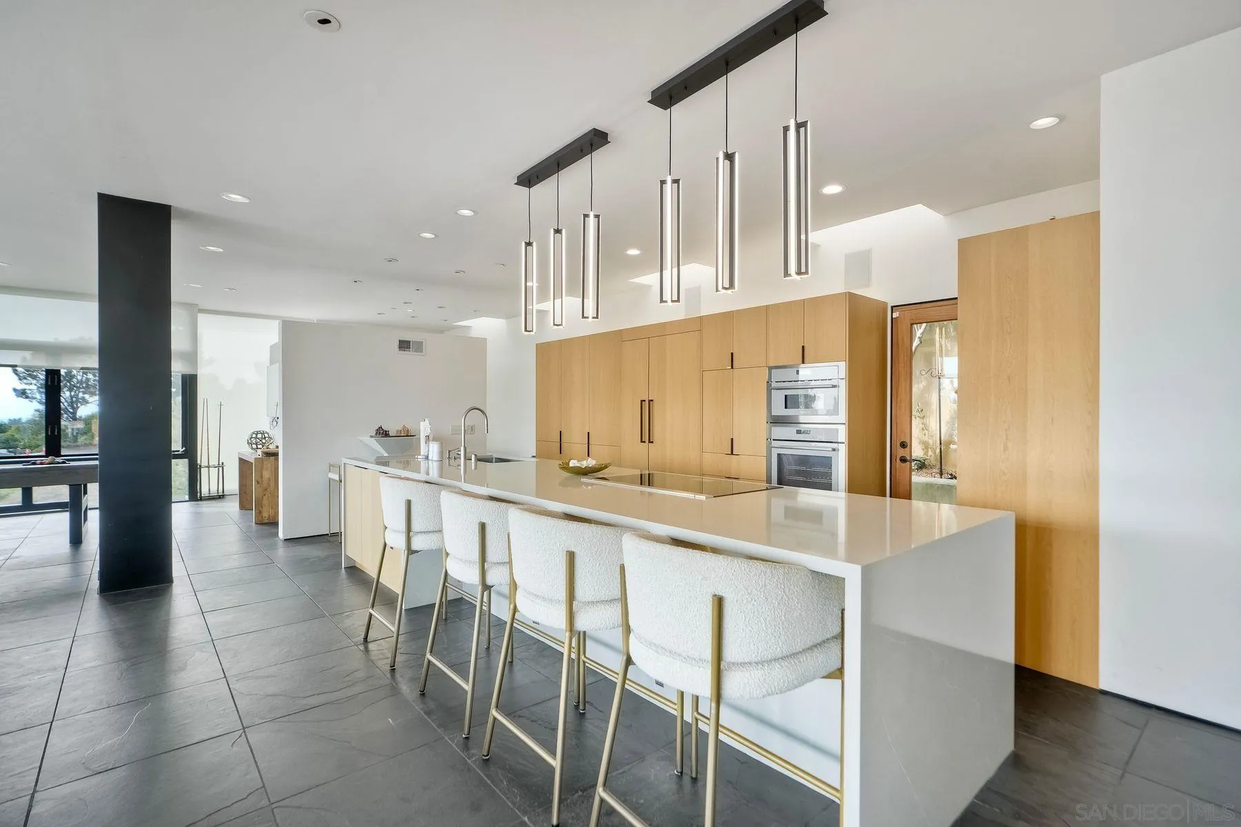 https://cdn.realtyfeed.com/cdn/127/250040200/07a2562d56eb3a8e0f12d2581f90c8ce.webp