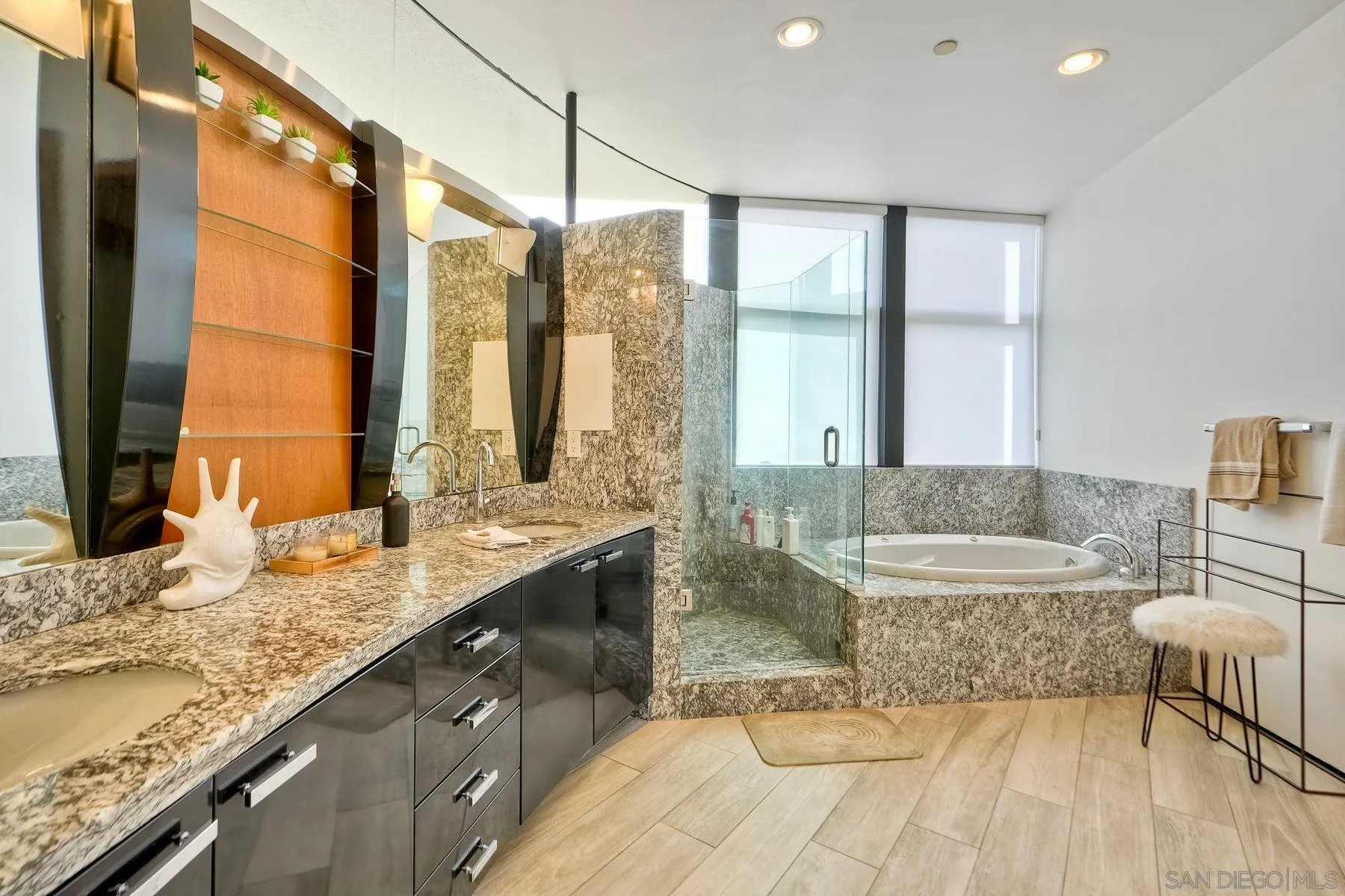 https://cdn.realtyfeed.com/cdn/127/250040200/0e28740ba3d23228b61c7a7a70f76d09.webp