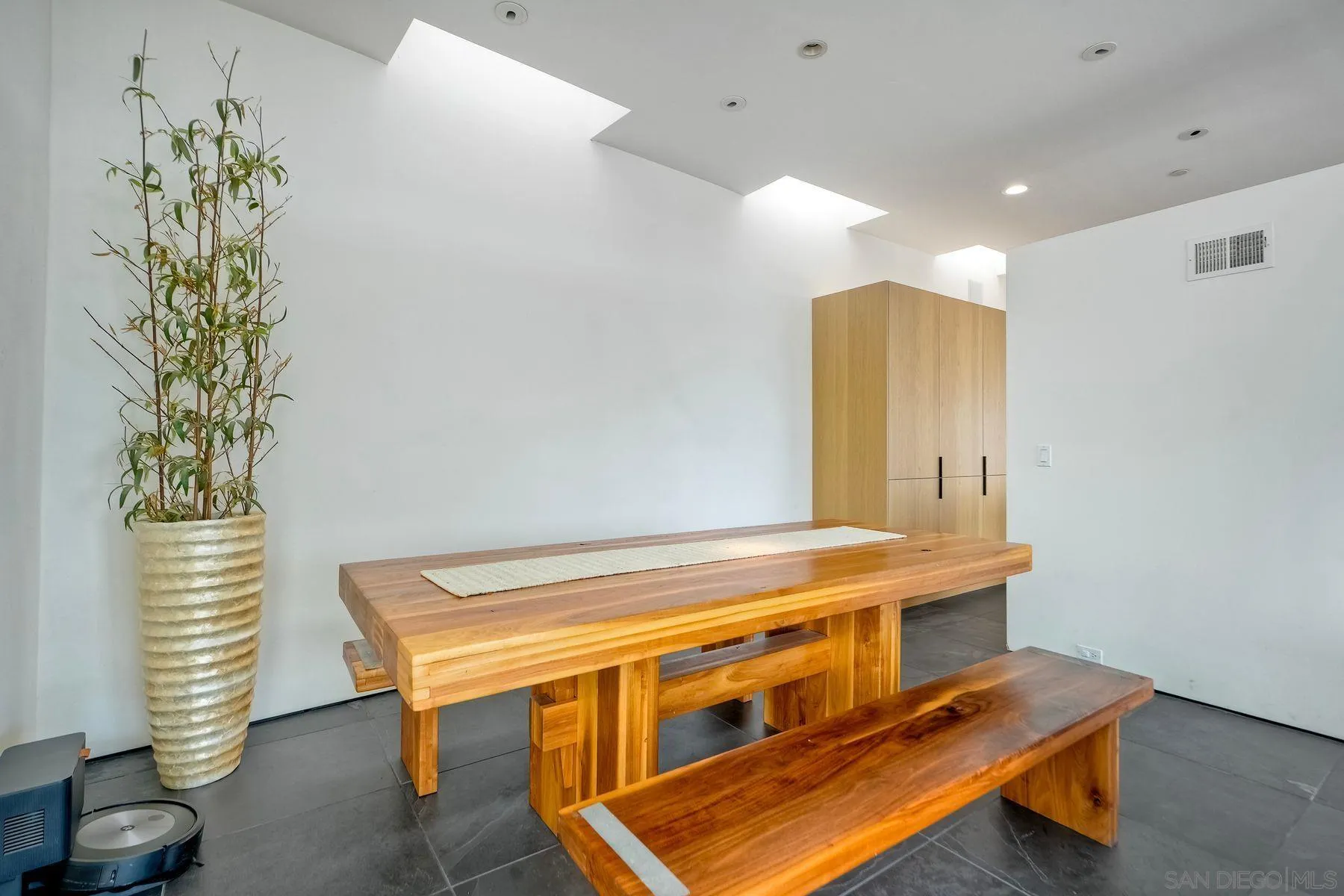 https://cdn.realtyfeed.com/cdn/127/250040200/65f54c2ec4f9b18445a22a97f239bac9.webp