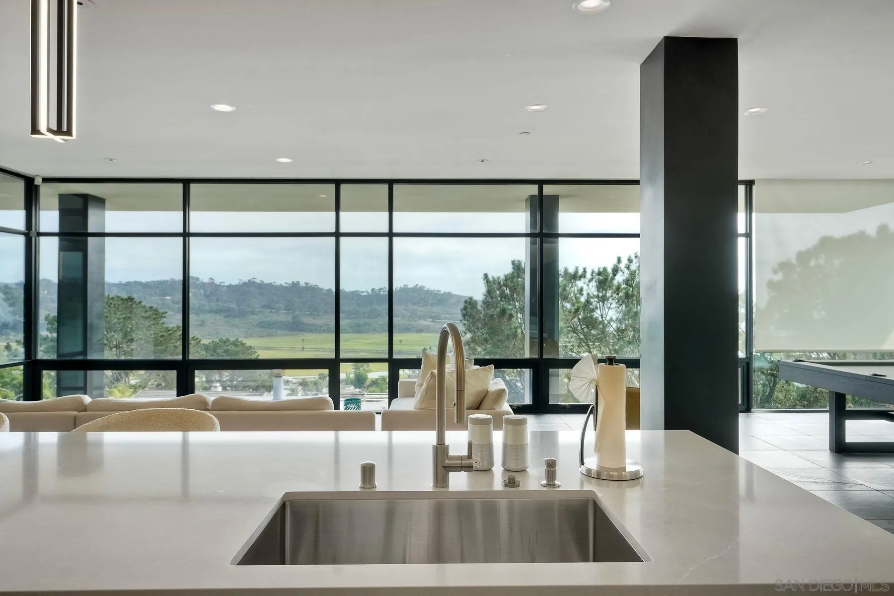 https://cdn.realtyfeed.com/cdn/127/250040200/6c13f1a43d4fb3a653f32f1a546c0484.webp
