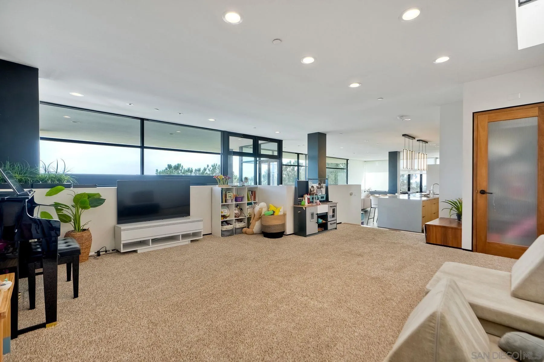 https://cdn.realtyfeed.com/cdn/127/250040200/d0a200c4613a7e794096d87e671c6362.webp
