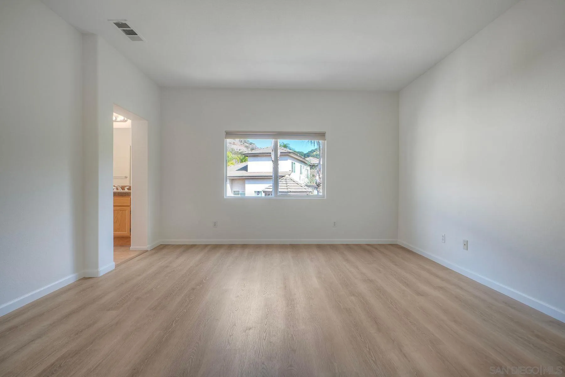 https://cdn.realtyfeed.com/cdn/127/250040208/f4508ed59d2f325164c40d89f7627343.webp