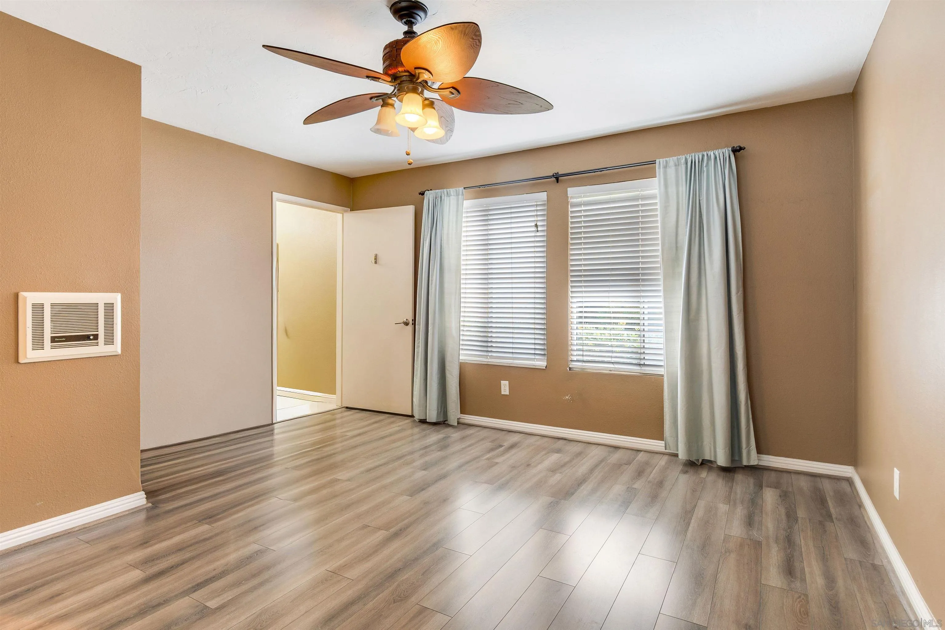 https://cdn.realtyfeed.com/cdn/127/250040222/1914088da4c1450a57f40a90d88a38e8.webp