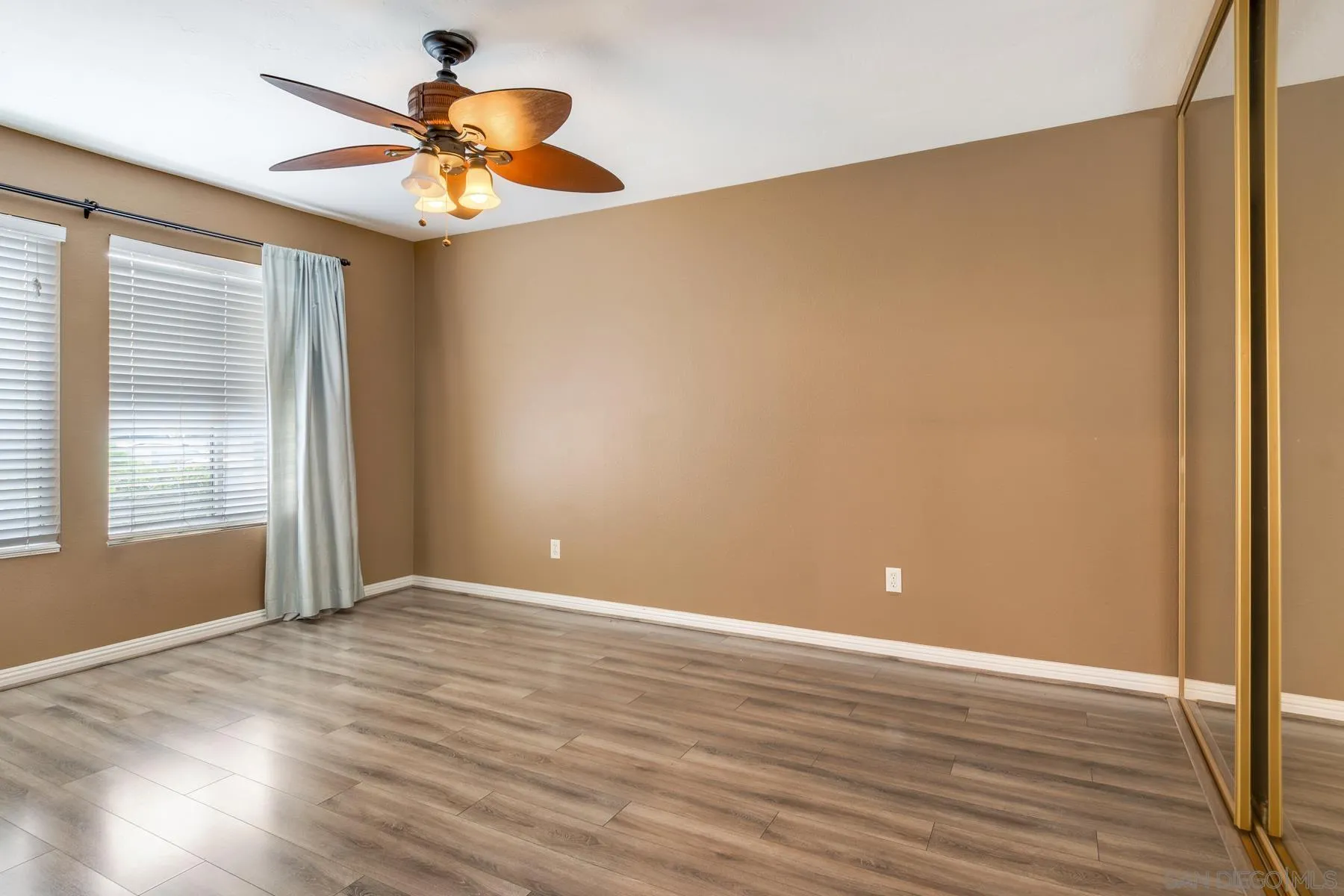 https://cdn.realtyfeed.com/cdn/127/250040222/eb8ed2b2c38b3fcb927a54f920b91bce.webp