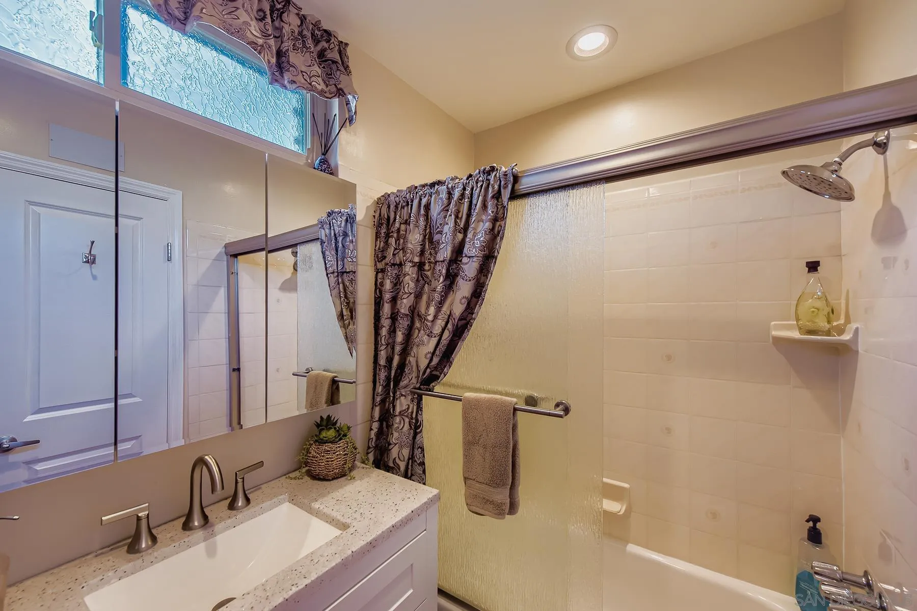 https://cdn.realtyfeed.com/cdn/127/250040232/1aabe42902f4536e3d04a60639550e4e.webp