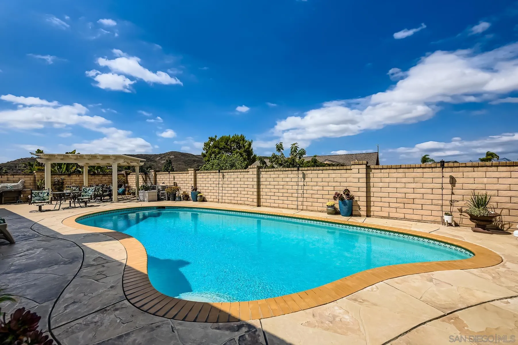 https://cdn.realtyfeed.com/cdn/127/250040232/eacf19e2b9f3ae9f1ca99aa271673428.webp