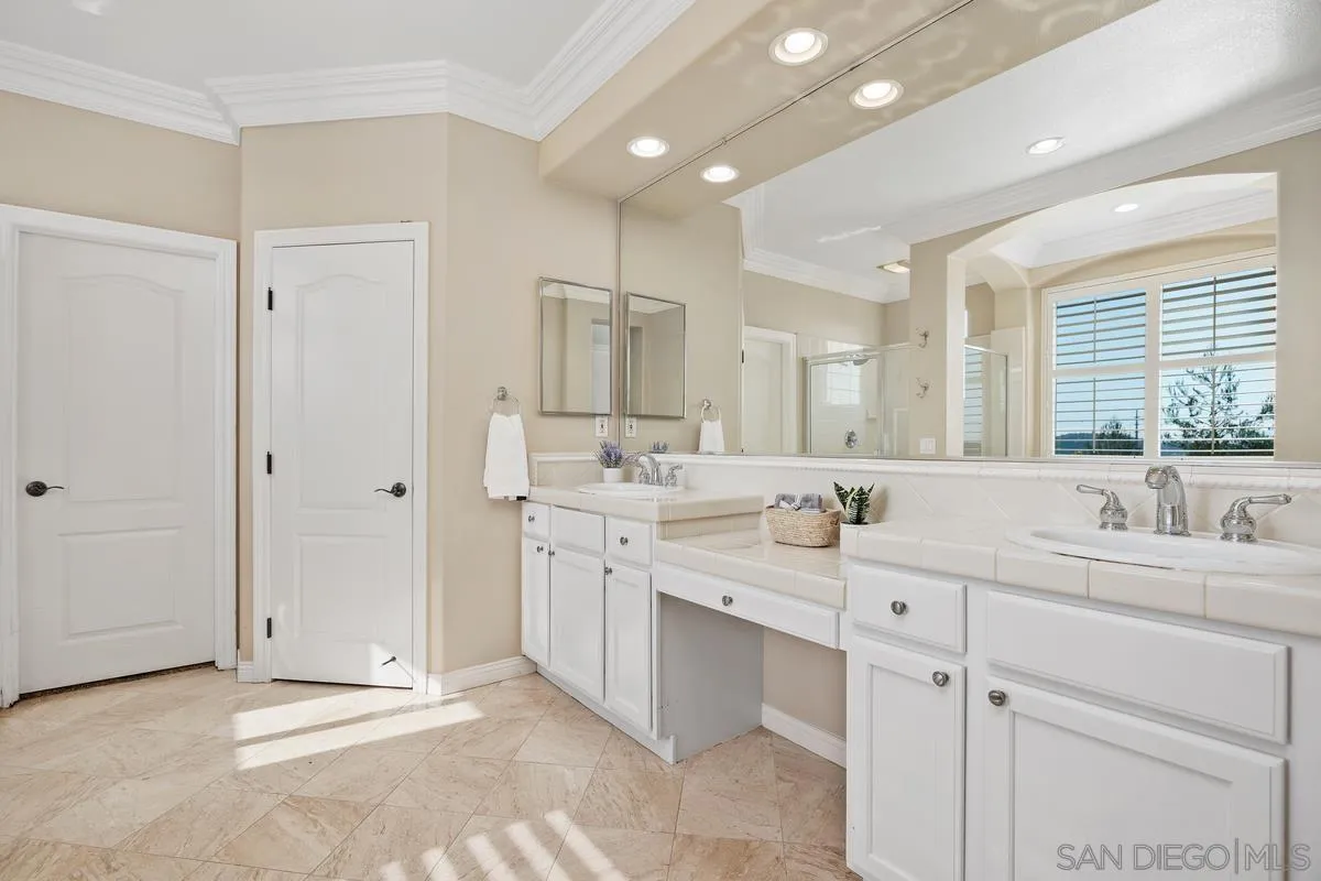 https://cdn.realtyfeed.com/cdn/127/250040233/01b824df6646ccfac8f1efdc1e2b095a.webp