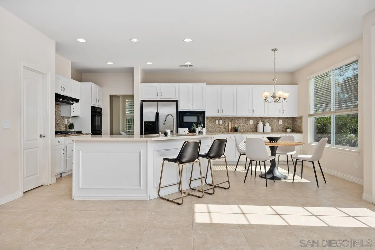 https://cdn.realtyfeed.com/cdn/127/250040233/61dbce532cc0d09e74de4a4e1499f7bd.webp