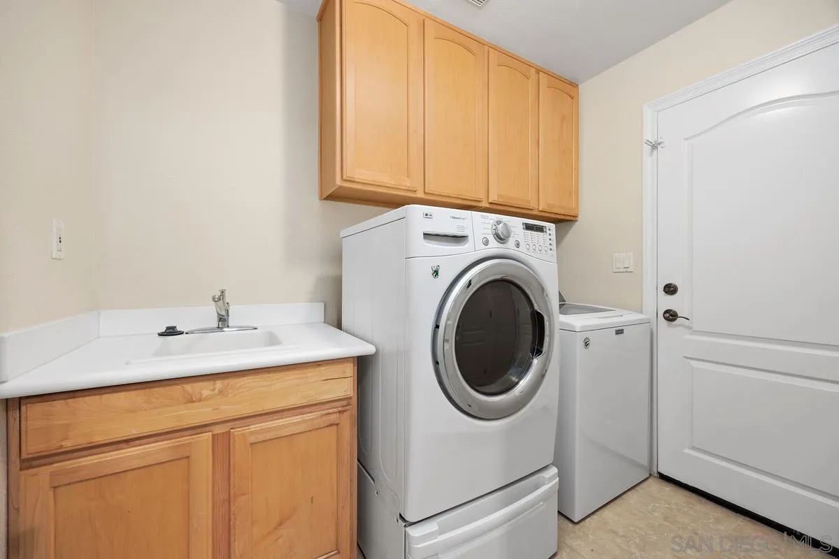 https://cdn.realtyfeed.com/cdn/127/250040233/cca13d8751acb509382f4a66d94f17de.webp