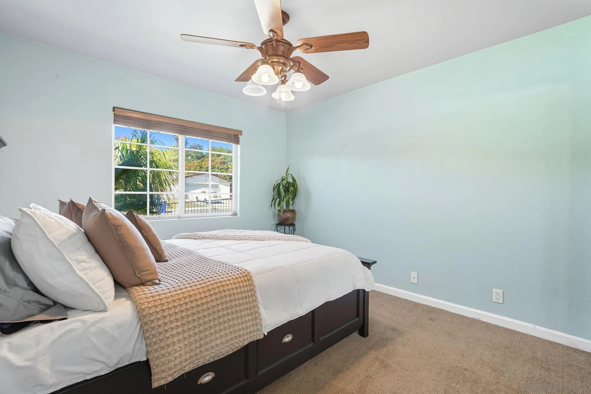 https://cdn.realtyfeed.com/cdn/127/250040246/788571aaccda0ff794d1b950fd3a173c.webp