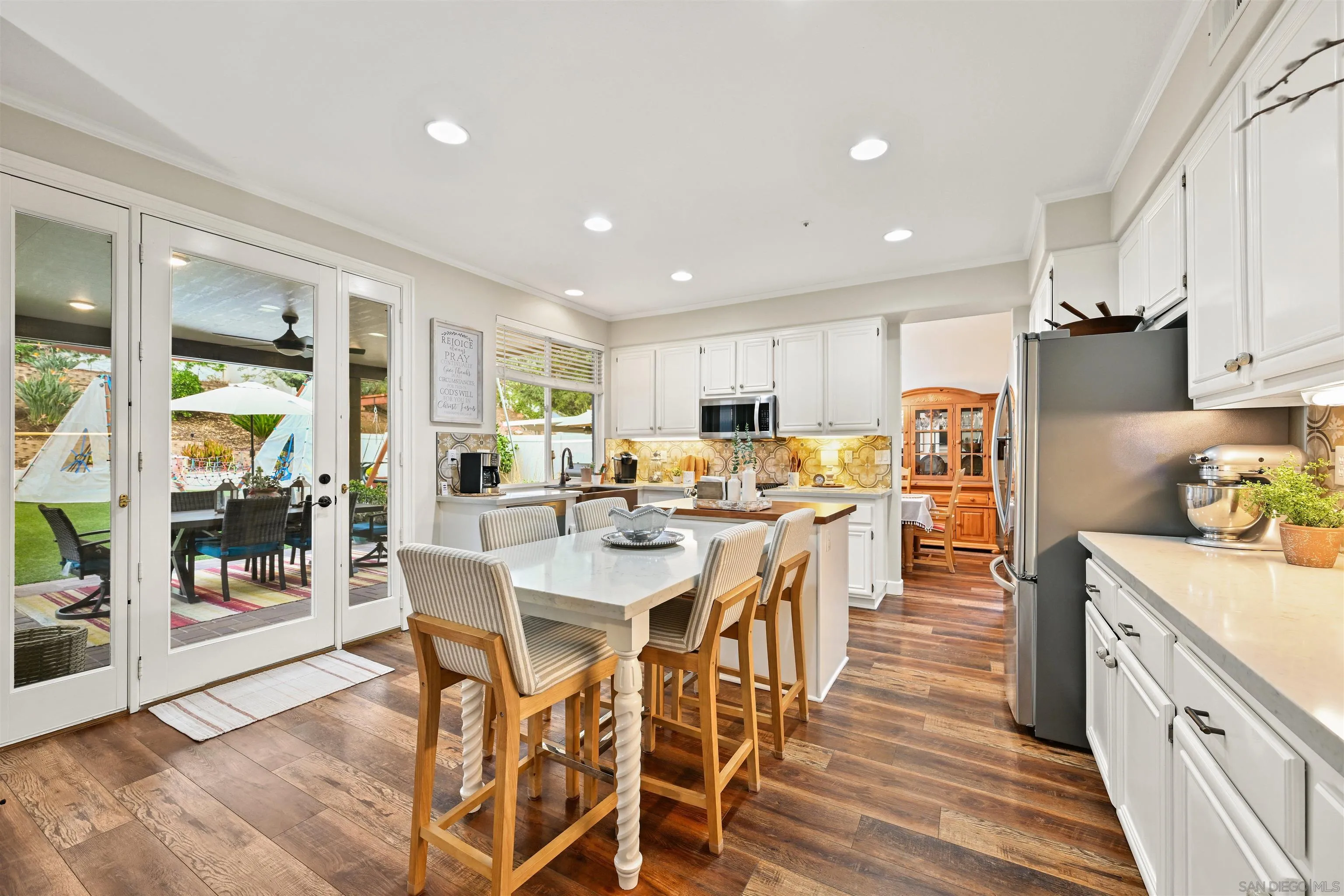 https://cdn.realtyfeed.com/cdn/127/250040247/d79083614d737a6644e81a56b87b3b77.webp