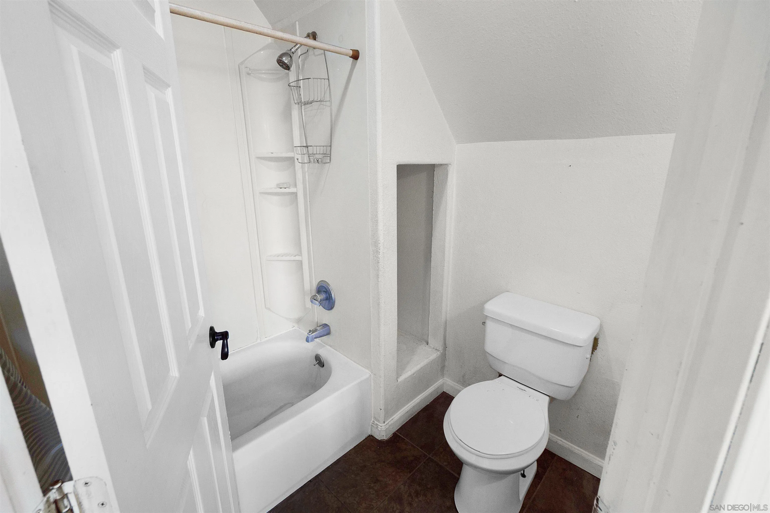 https://cdn.realtyfeed.com/cdn/127/250040248/131fa0391b0d44f3c66089f892ed38e1.webp
