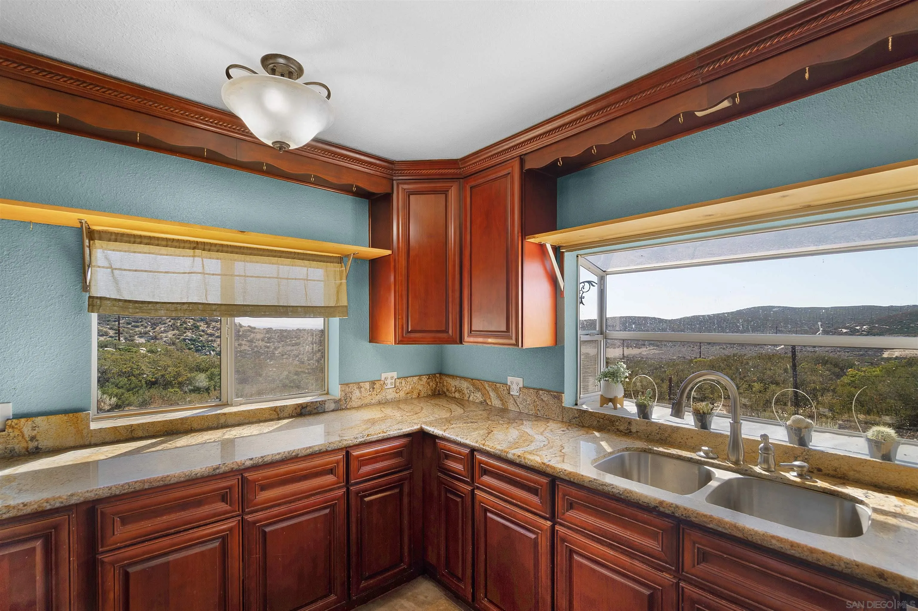 https://cdn.realtyfeed.com/cdn/127/250040248/34a74cda9ece2a48b6f170b7bdcab930.webp