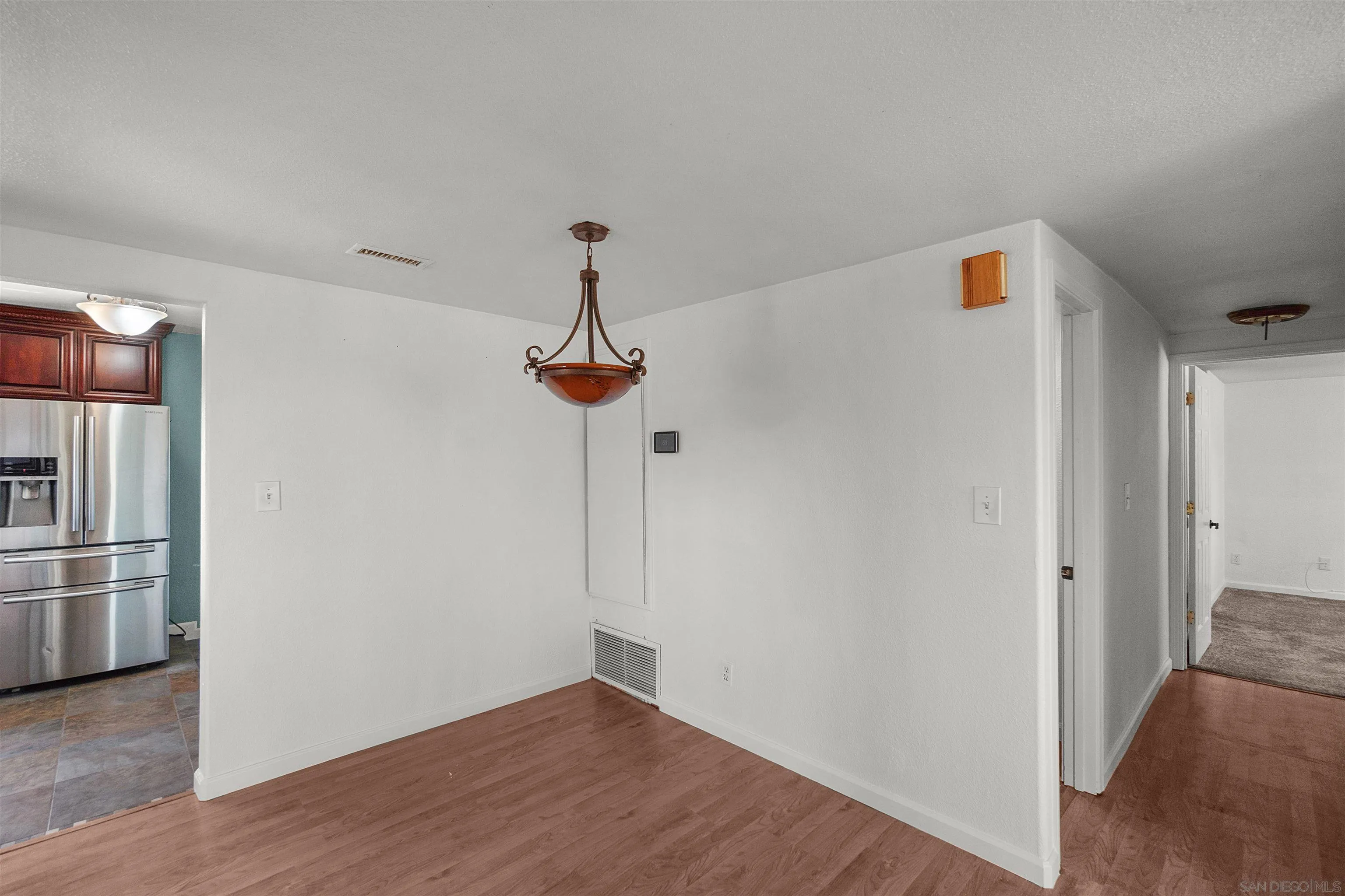 https://cdn.realtyfeed.com/cdn/127/250040248/96594028a7d77e500cd901cd6c207b39.webp