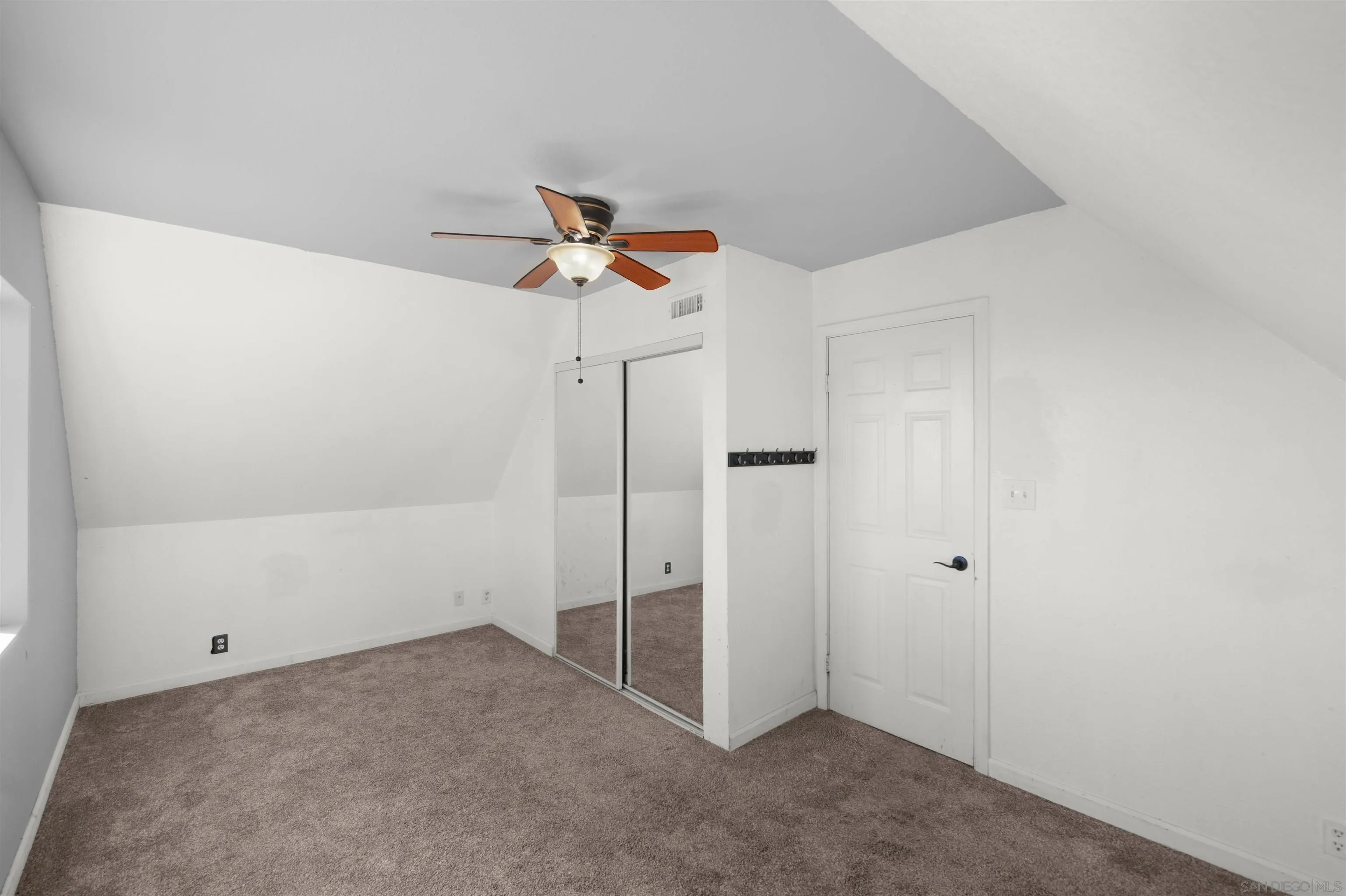 https://cdn.realtyfeed.com/cdn/127/250040248/ad4690e0fd42ce531223fbe80f96fa95.webp