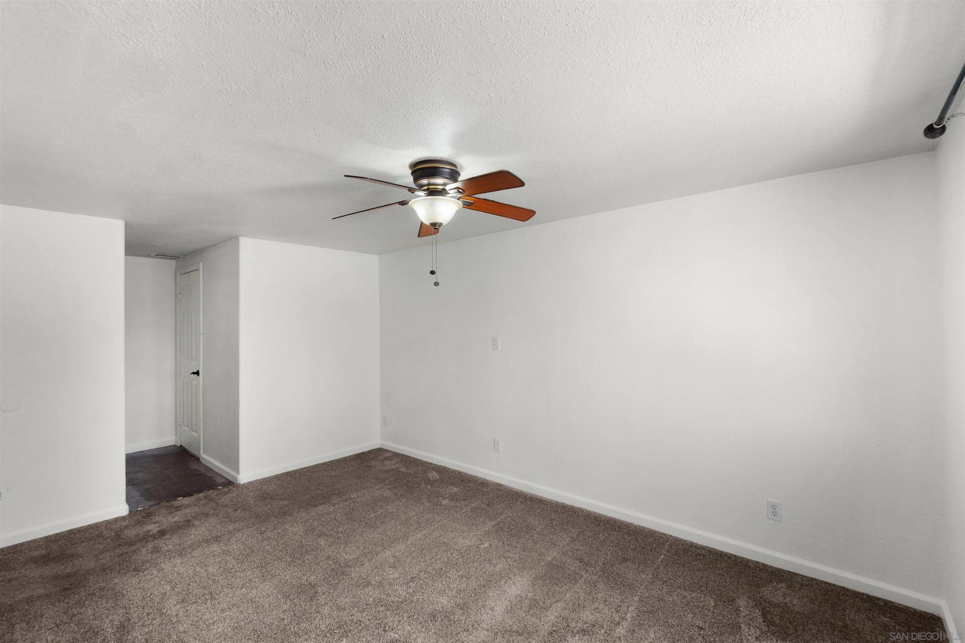 https://cdn.realtyfeed.com/cdn/127/250040248/e8e5dda7613b1958241665b1718f709f.webp