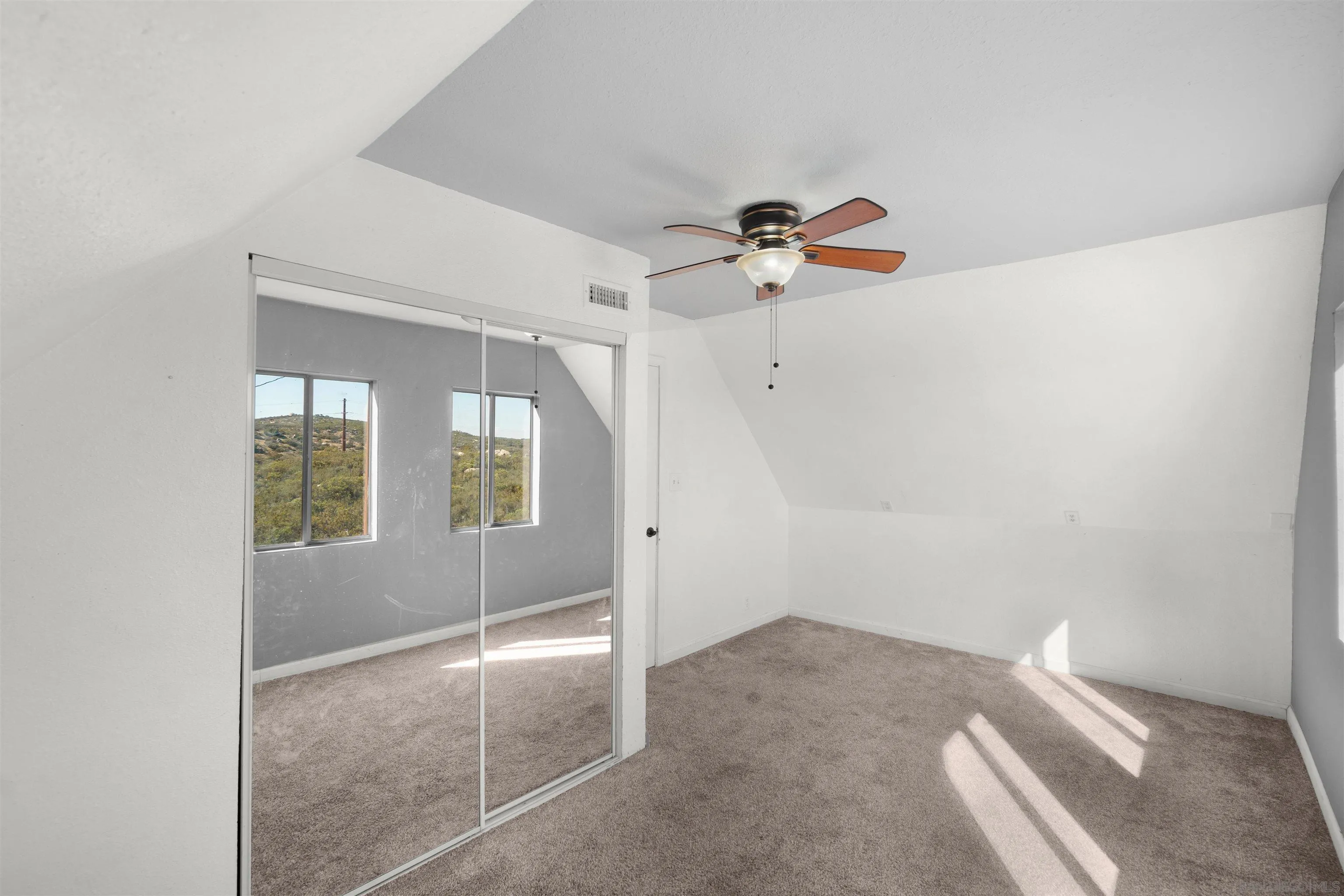 https://cdn.realtyfeed.com/cdn/127/250040248/f3bdf8f591c0d342cde36db4d27794cf.webp