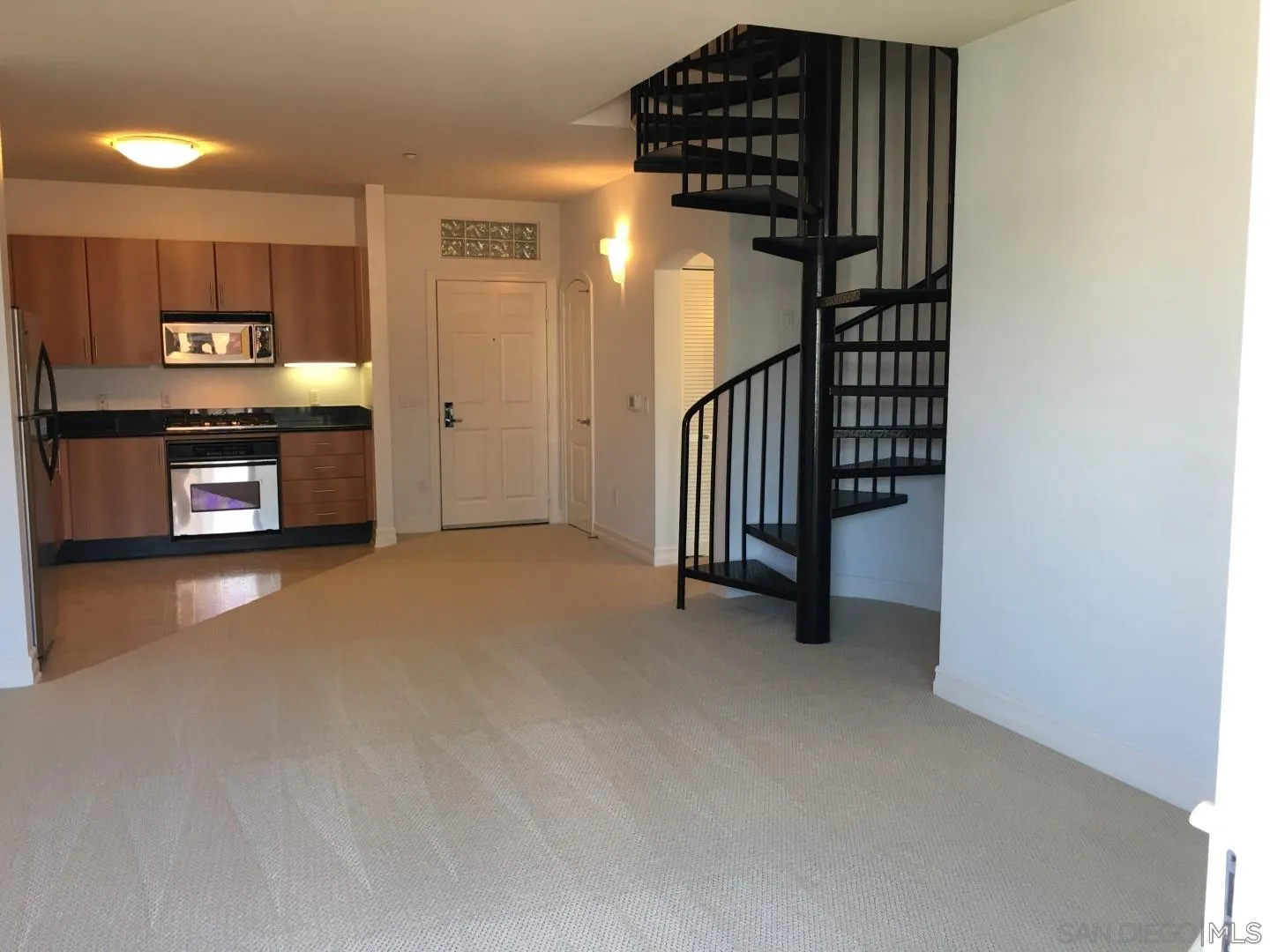 https://cdn.realtyfeed.com/cdn/127/250040250/e5200f2aecd664573ee8d0820710b825.webp