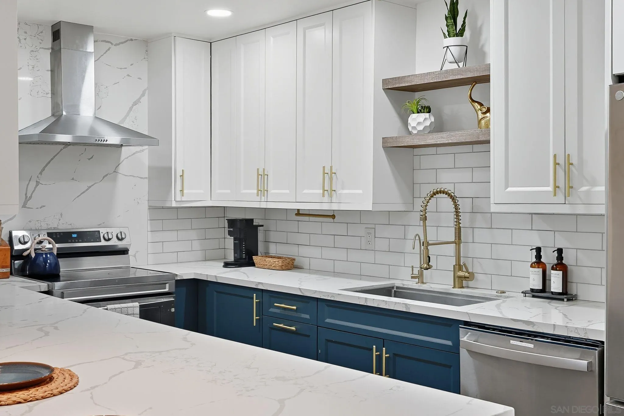 https://cdn.realtyfeed.com/cdn/127/250040260/cdc078cd4300ab20a8792f5cf5d559a4.webp